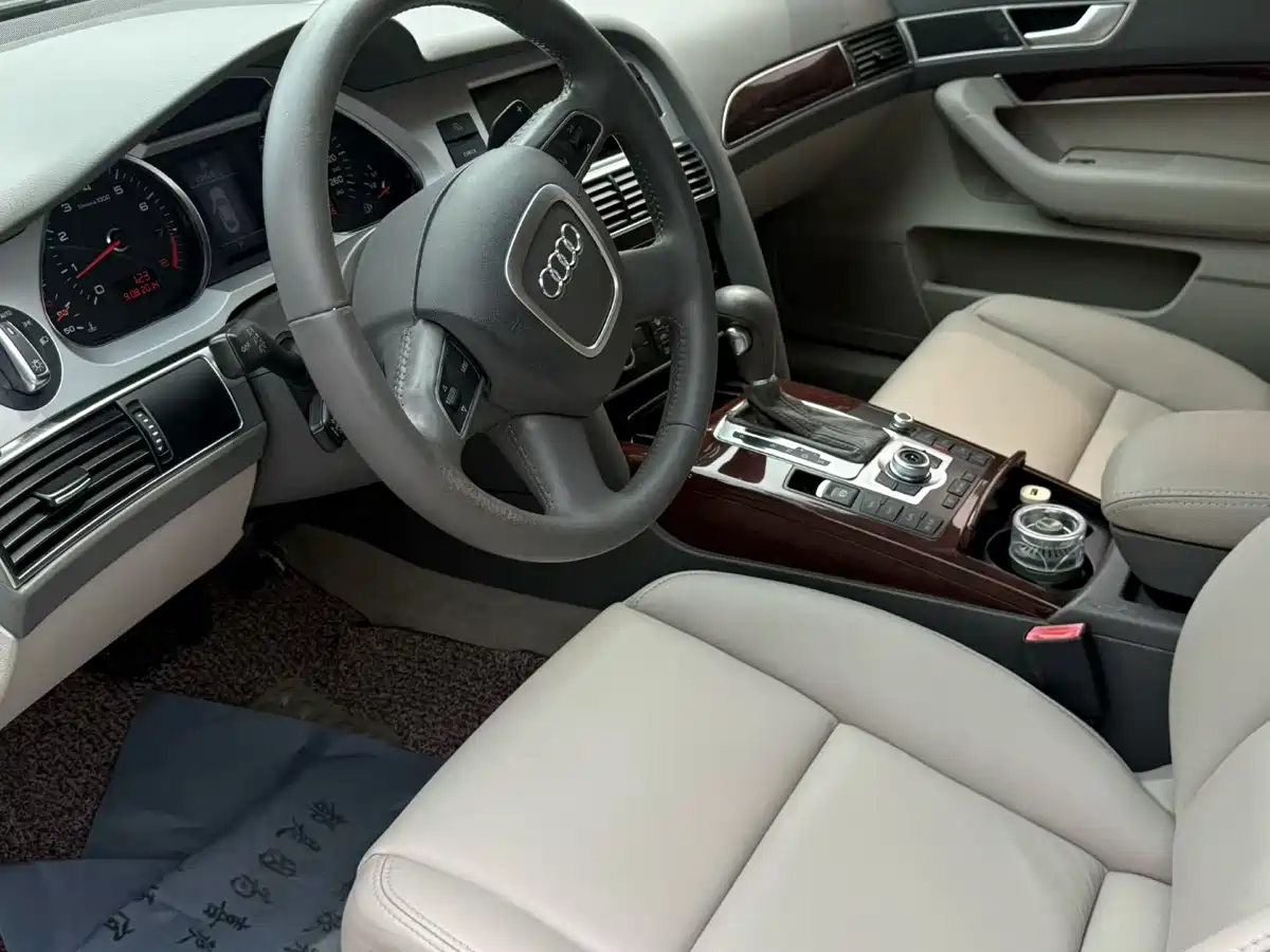 Audi A6L 2010 2.0 TFSI Automatic Standard фото 7