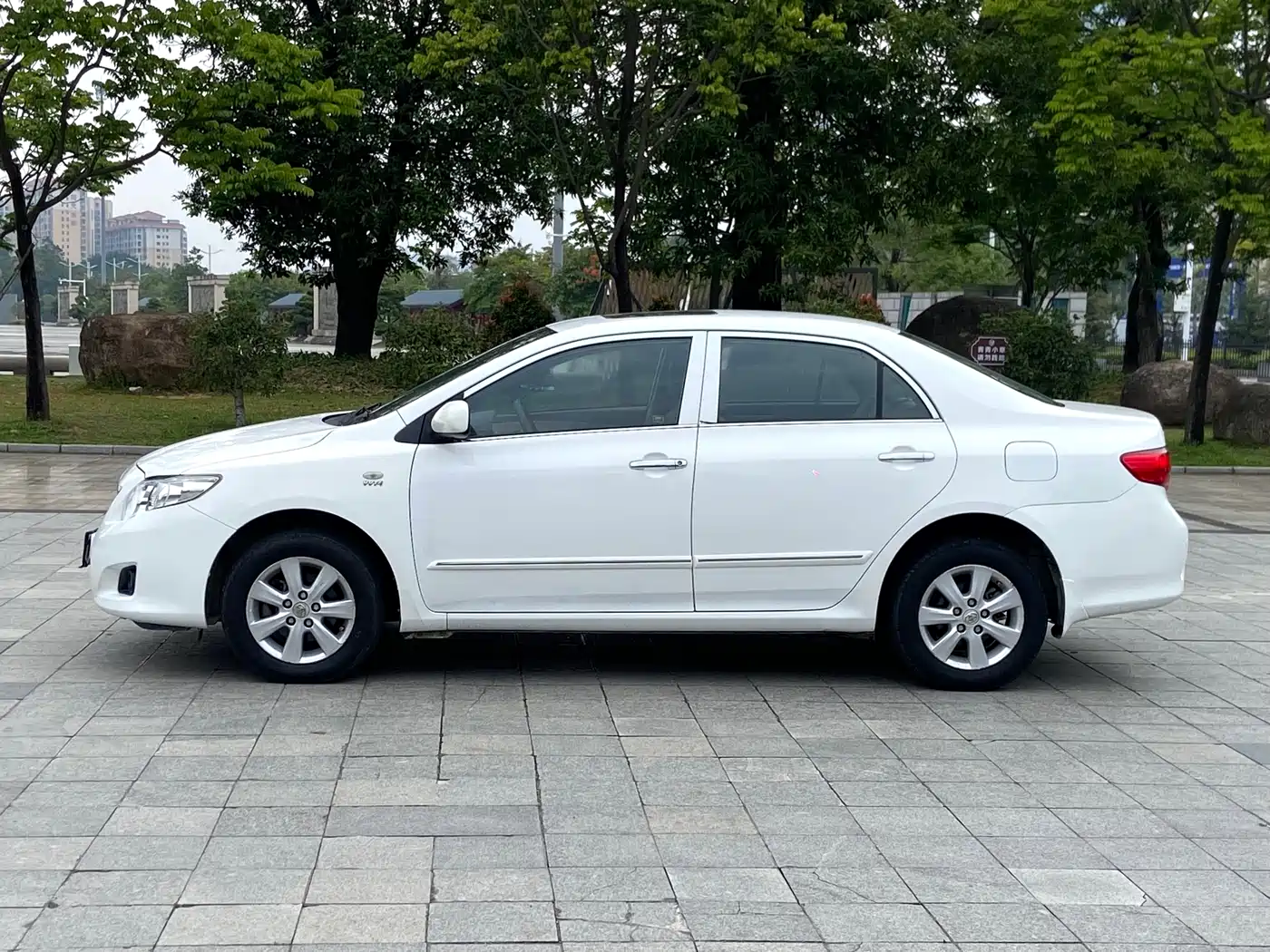 Toyota Corolla 2009 1.6L Manual GL Sunroof Special Edition фото 4