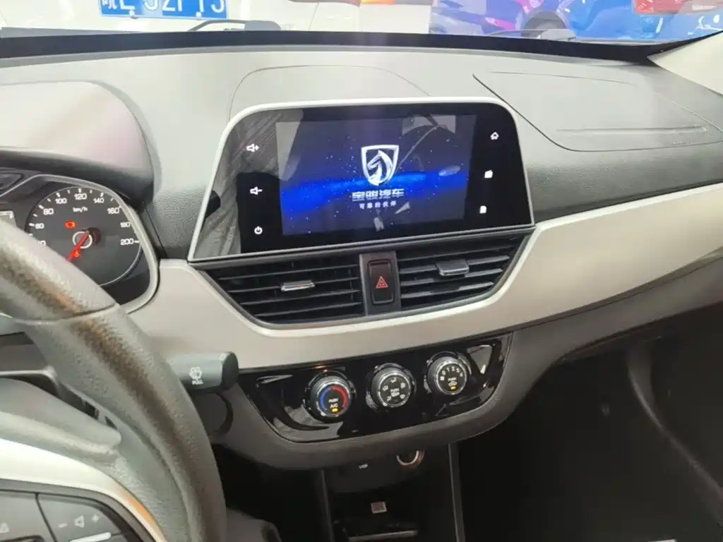 Baojun 310W 2018 2018 1.5L Auto Fashion China V