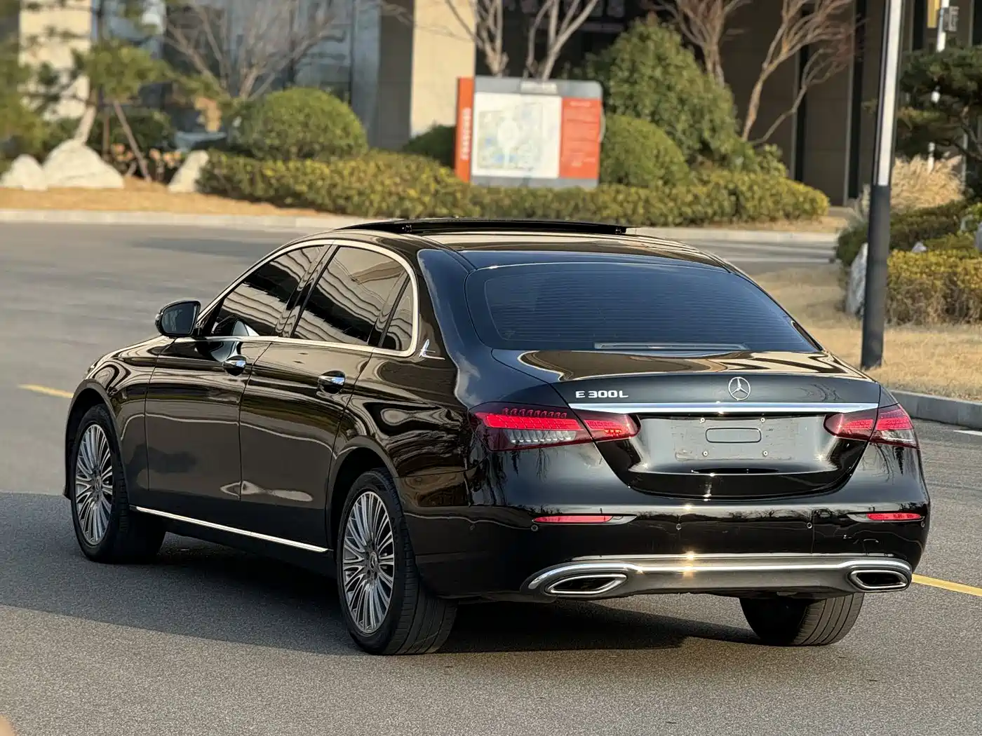 Mercedes-Benz E-Class 2023 E 300 L Fashion фото 15