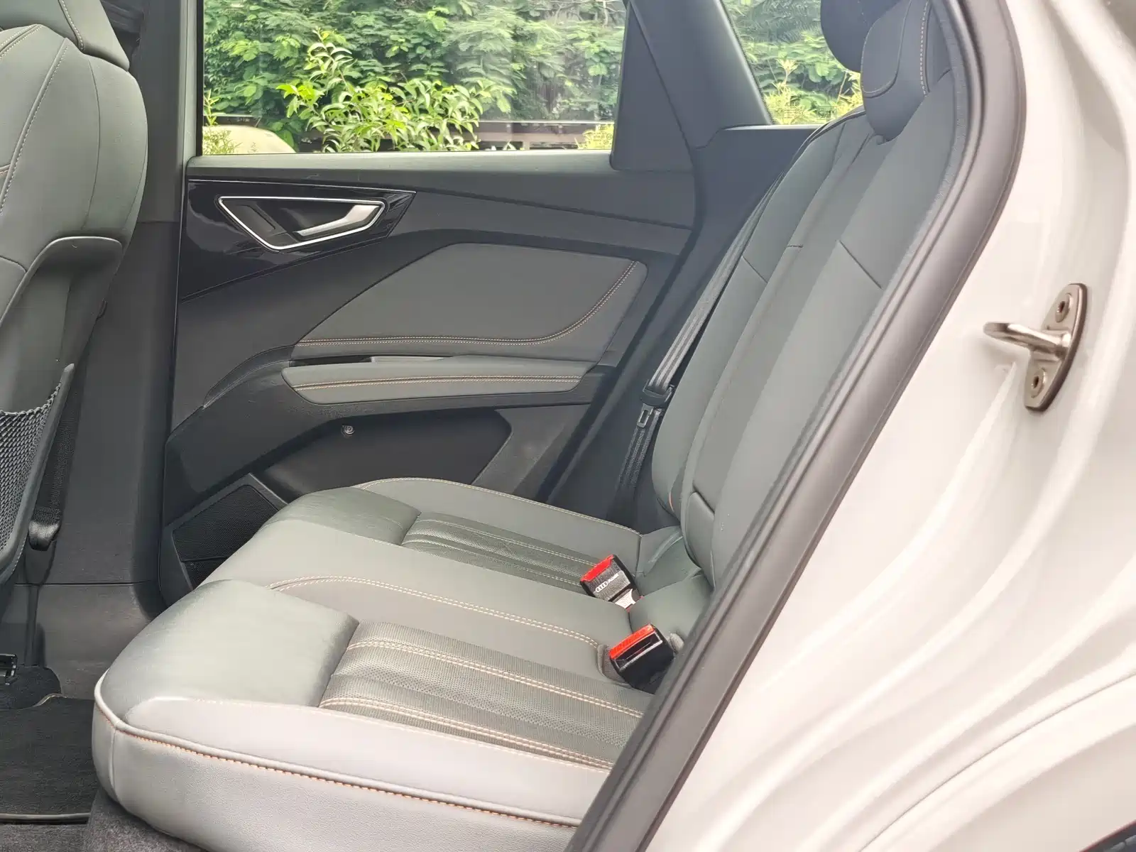 Photo 15 - Audi Q4 e-tron