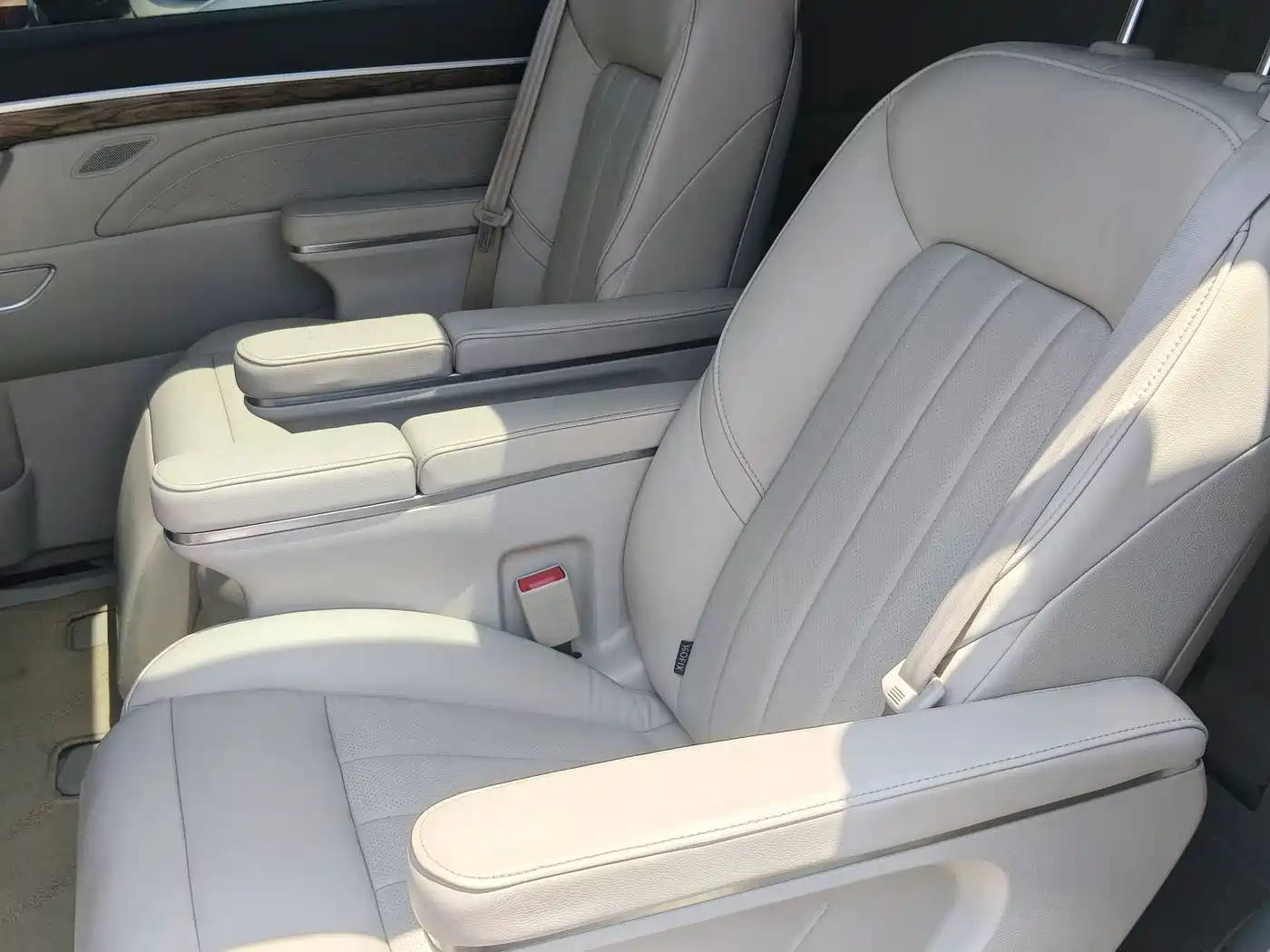 GAC Trumpchi Trumpchi M8 2018 320T Premium Edition фото 14