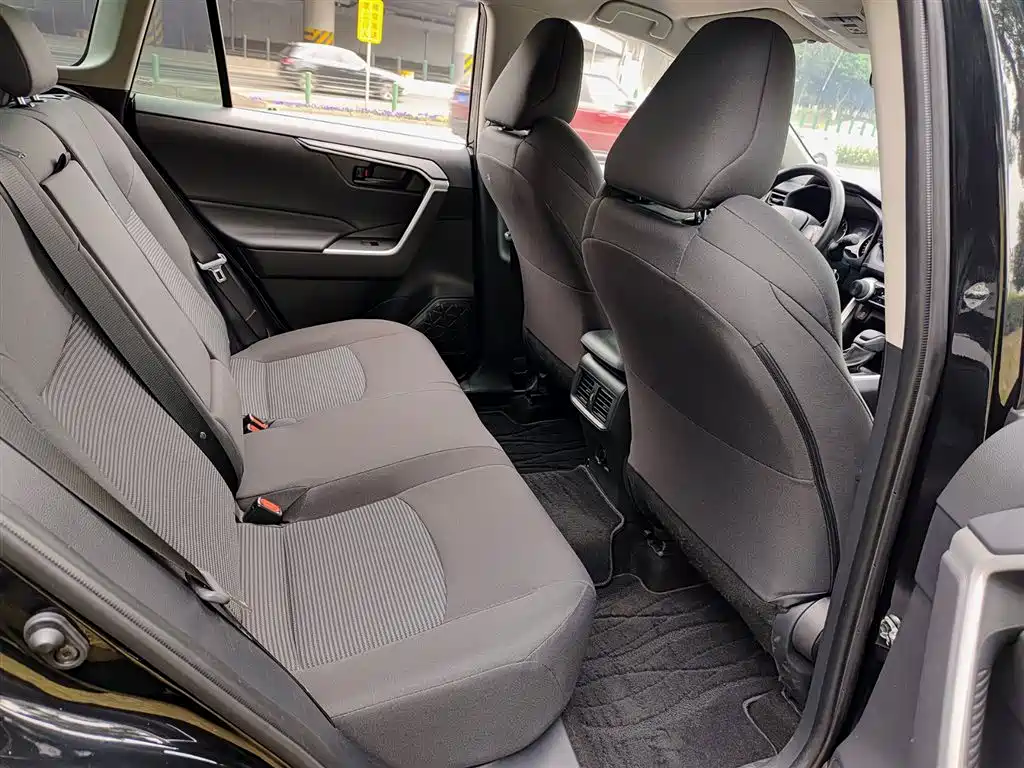 Toyota Wildlander 2023 2.0L CVT FWD LE фото 10