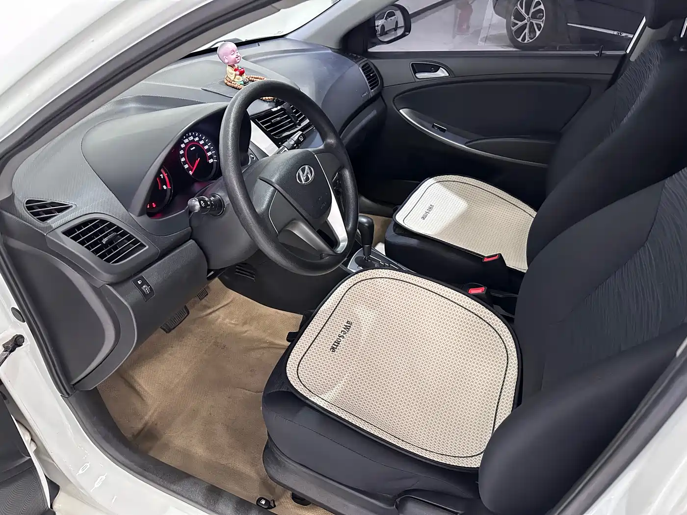 Hyundai Reina 2014 Model 1.4L Automatic GLX фото 5
