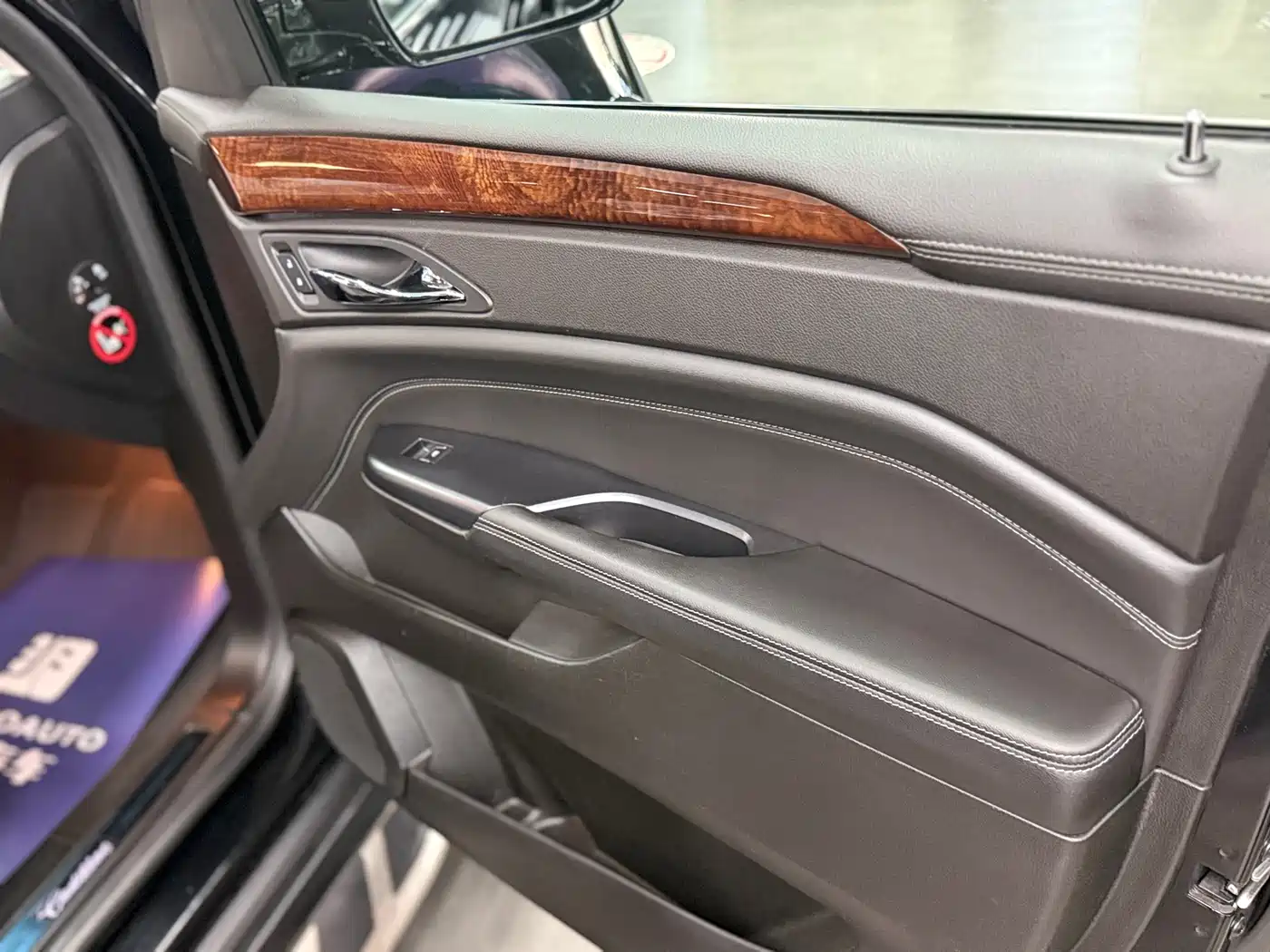 Cadillac SRX 2013 3.0L Leading фото 19
