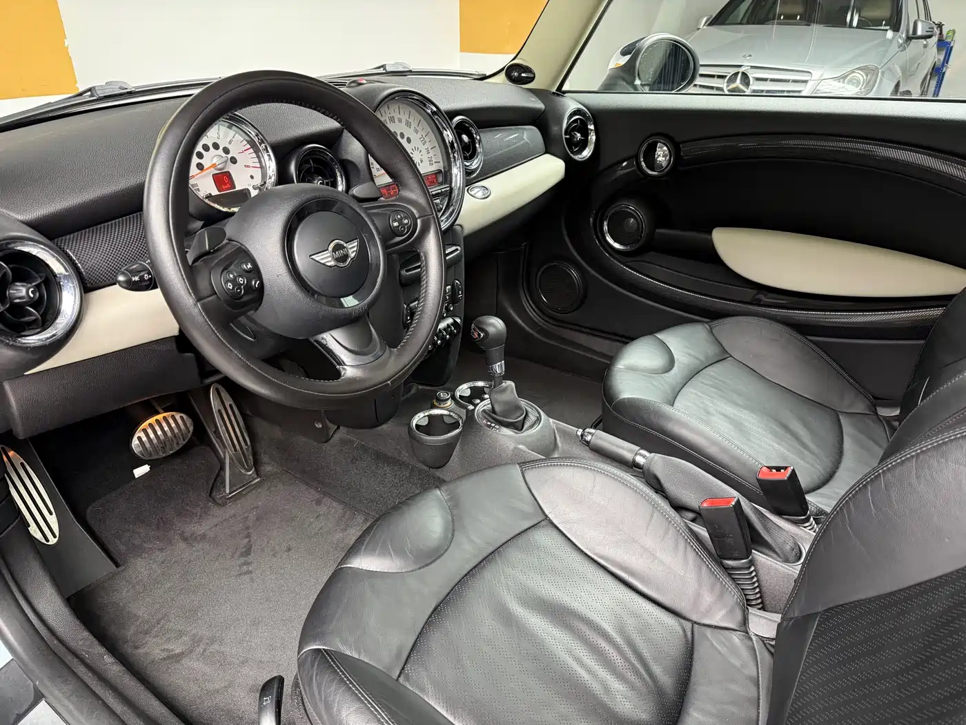 MINI 2011 Model 1.6T COOPER S фото 9