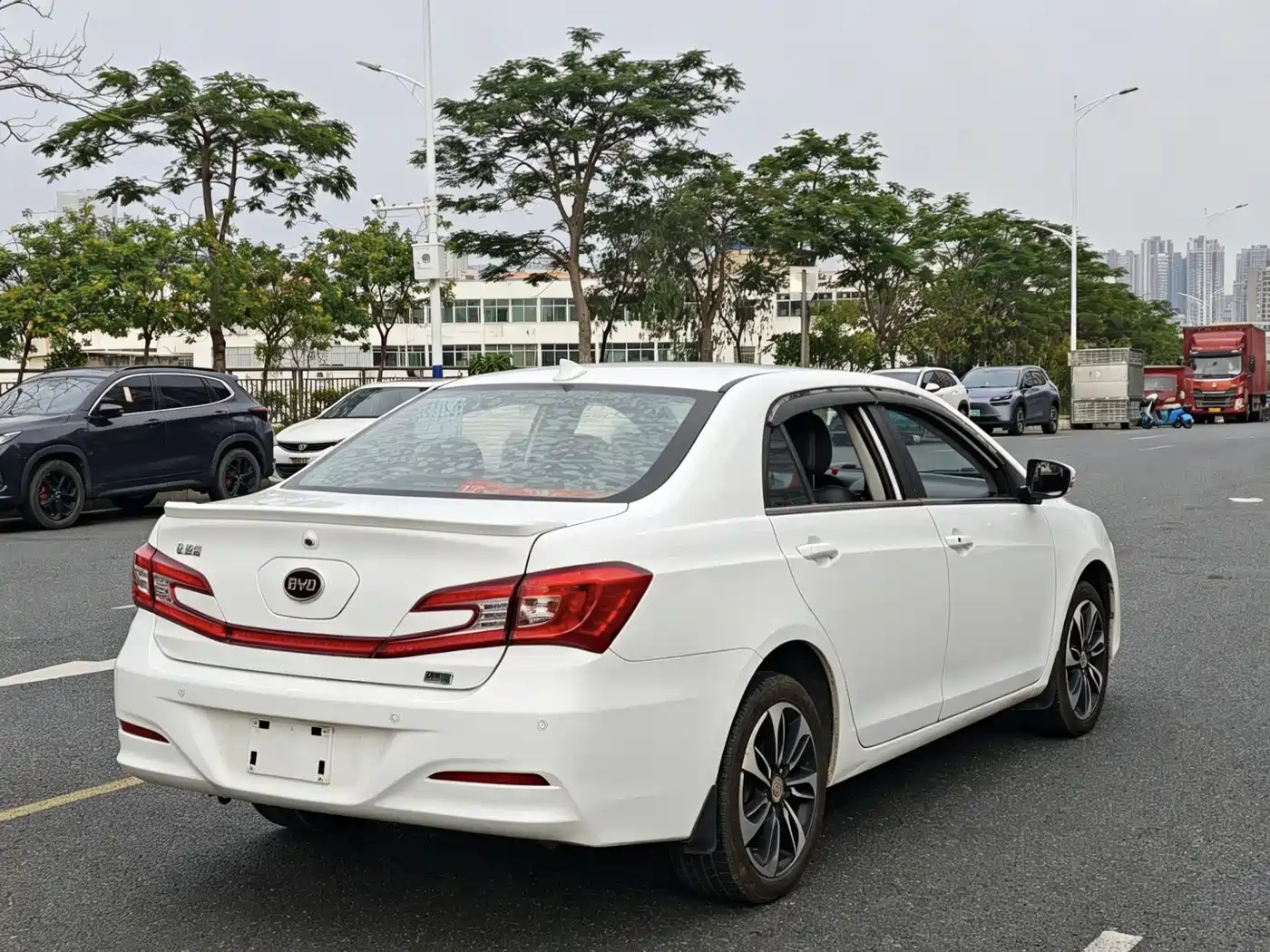 BYD Qin New Energy 2015 1.5T Double Champion Flagship Plus фото 18