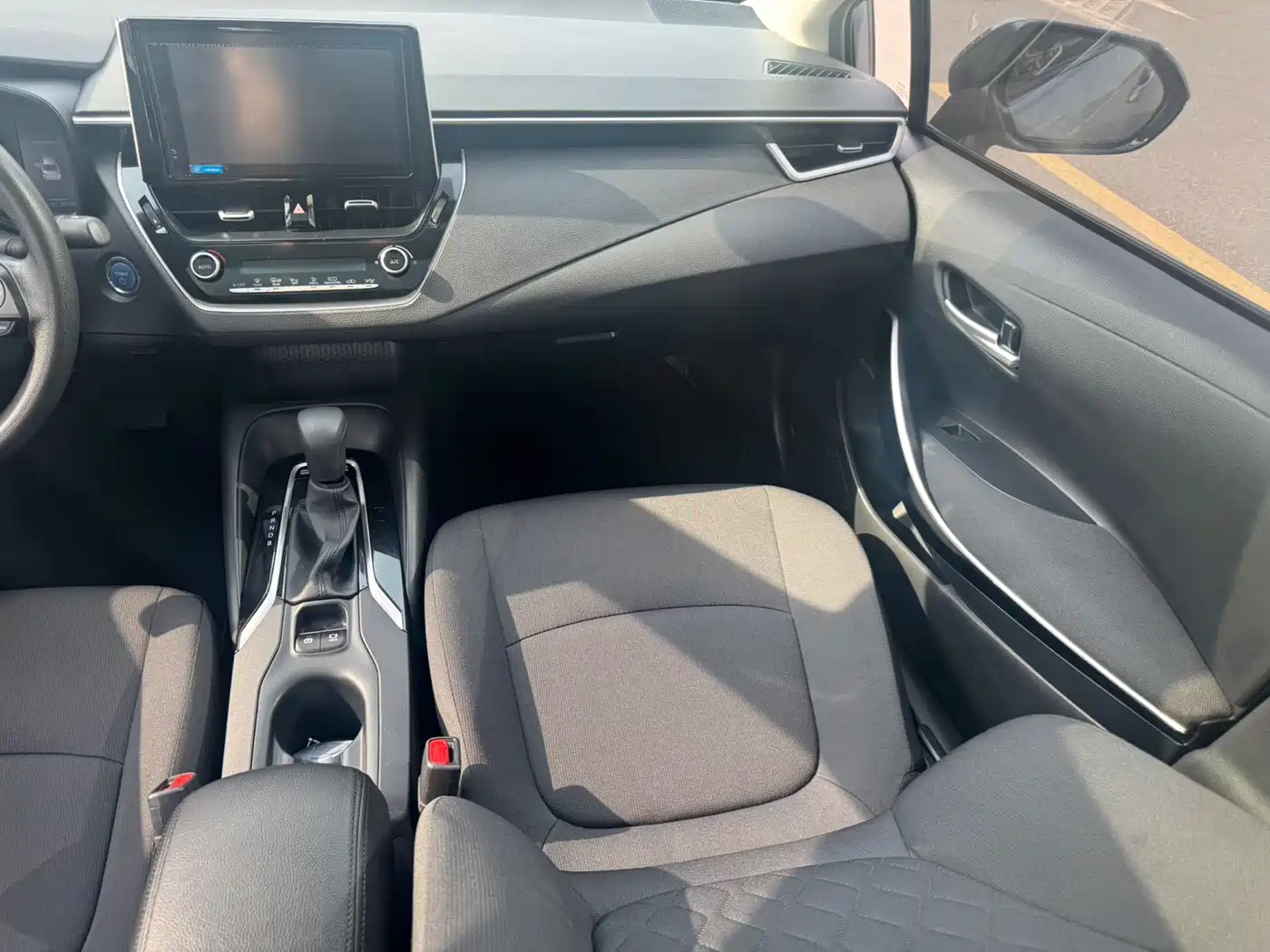 Toyota Corolla 2021 Hybrid 1.8L E-CVT Elite Edition фото 14