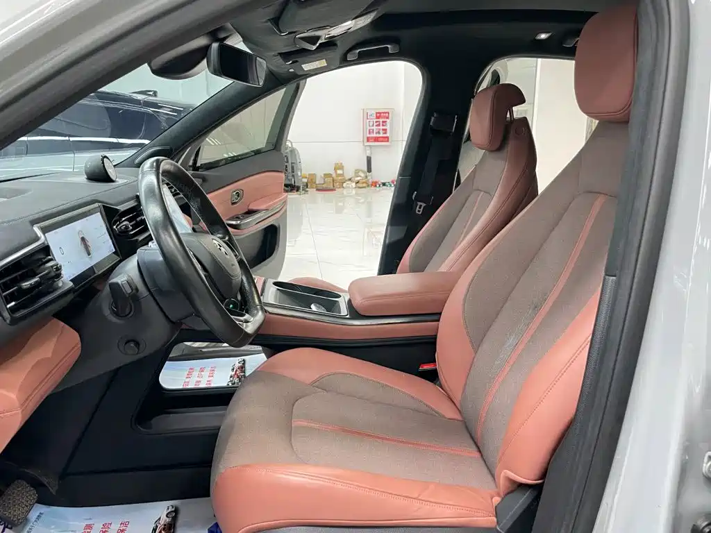 Фото 8 - NIO EC6