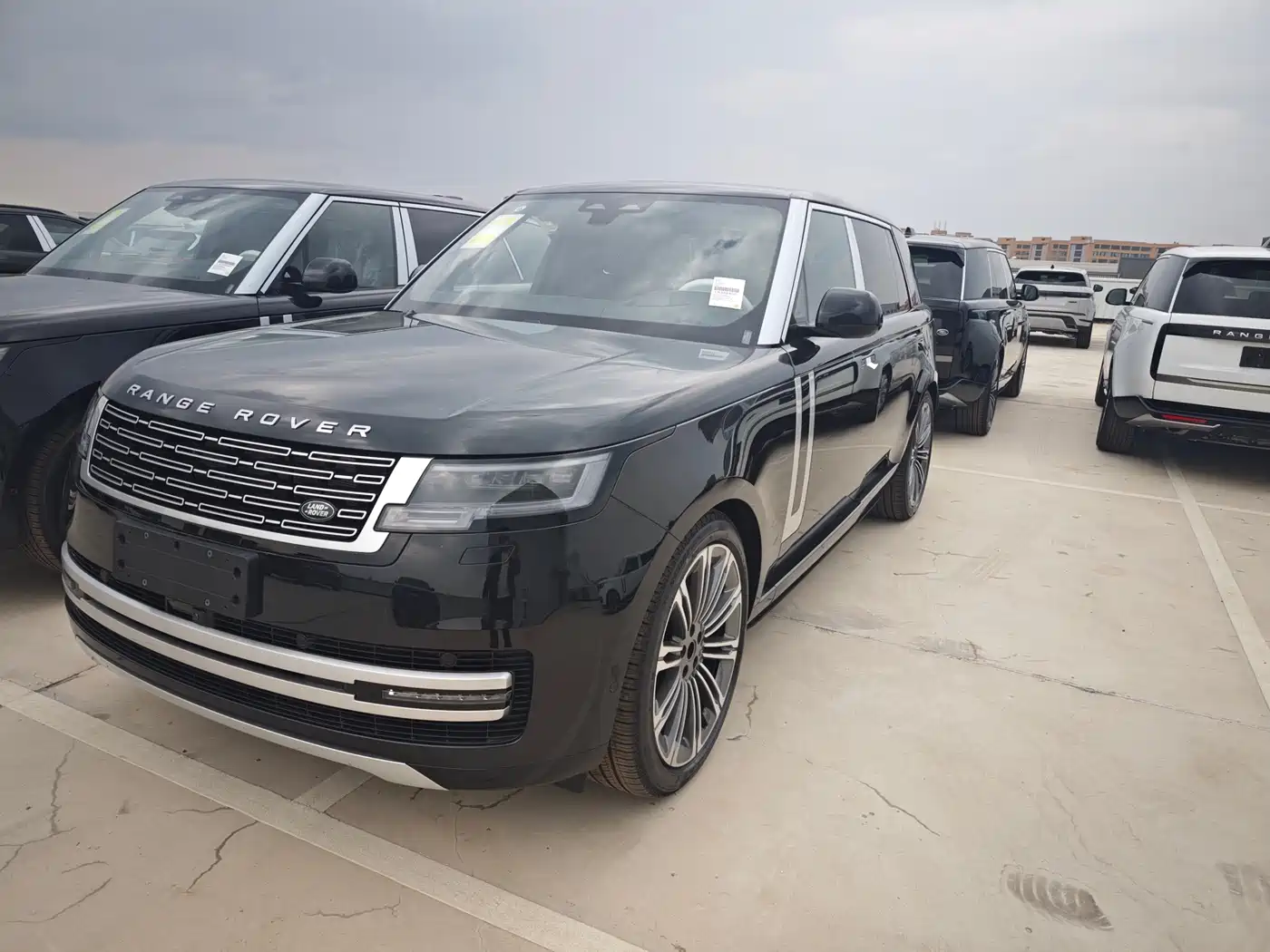 Land Rover Range Rover 2026 Model 3.0 L6 400PS SE Long Wheelbase Version