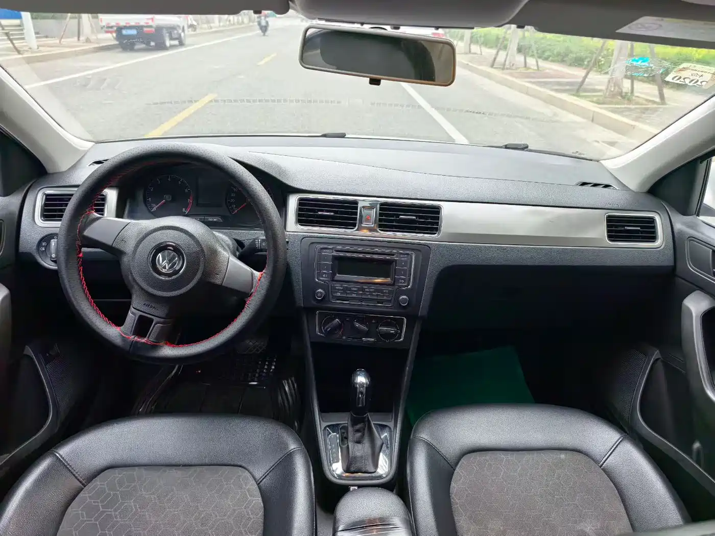 Volkswagen Santana 2015 1.6L Automatic Comfort Edition фото 6