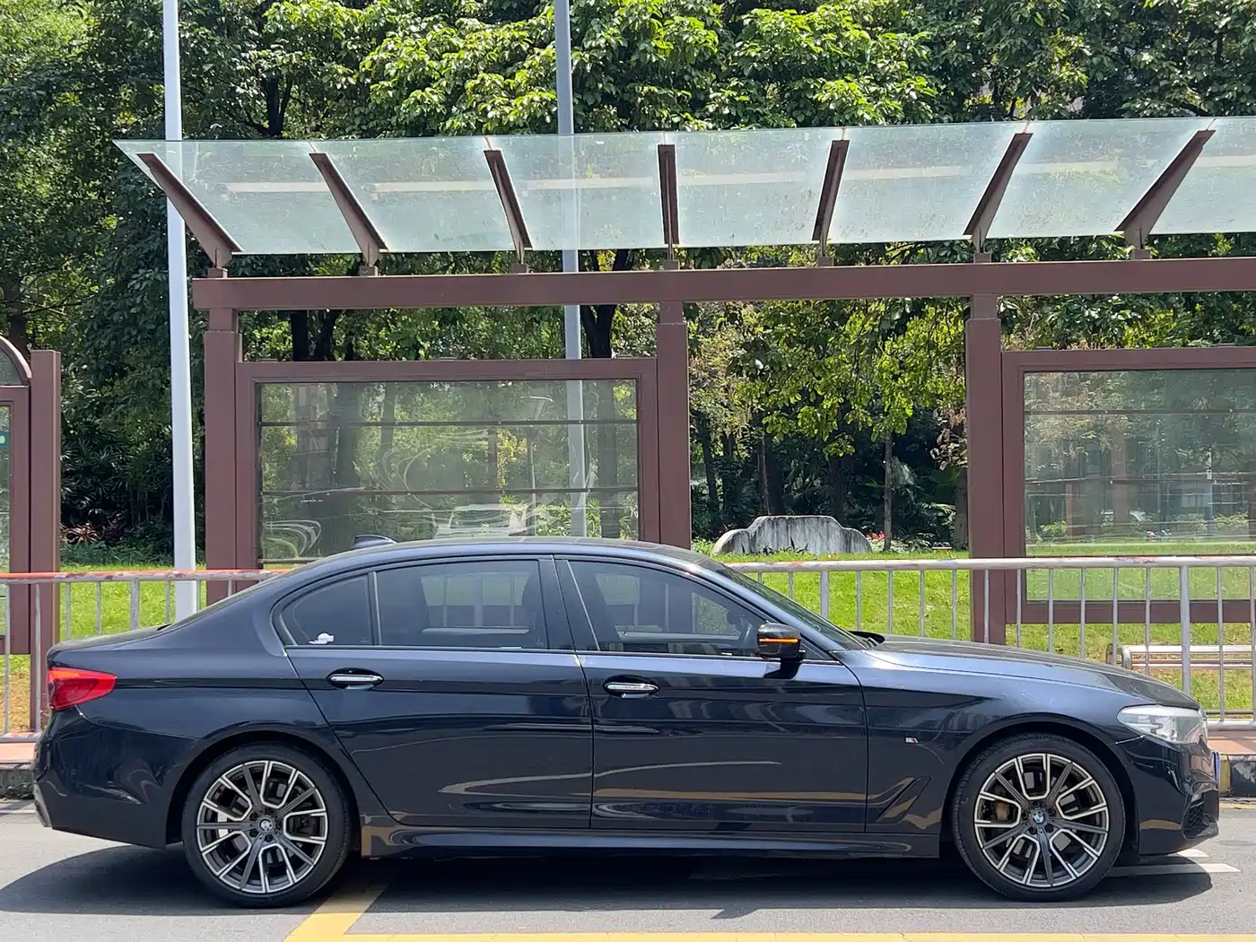 BMW 5 Series 2018 530Li Leading M Sport Package фото 13