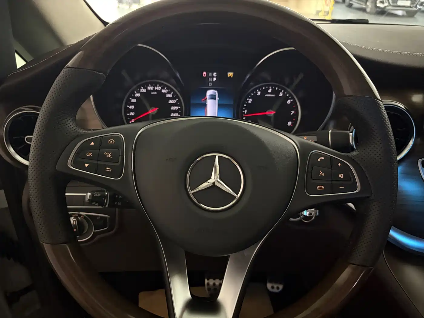 Mercedes-Benz V-Class 2021 V 260 L Long Wheelbase Luxury Edition фото 21