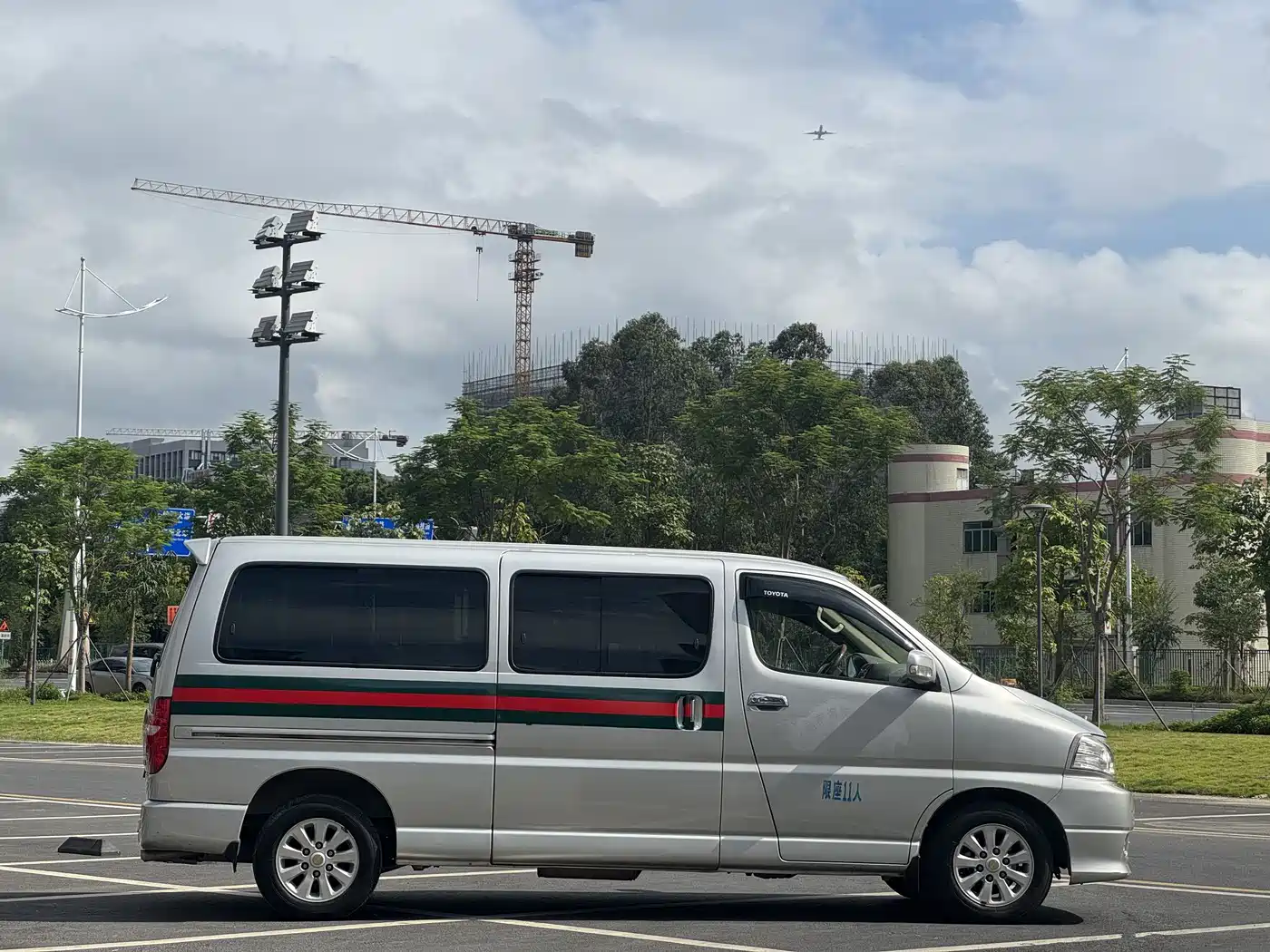 Jinbei Grace 2010 2010 2.7L-3rd Gen Imperial Luxury Long Wheelbase 11-seater 2TR