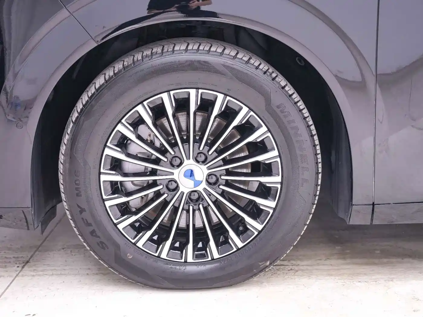 Denza D9 2025 2025 DM-i Smart Drive Edition 1020 AWD Luxury