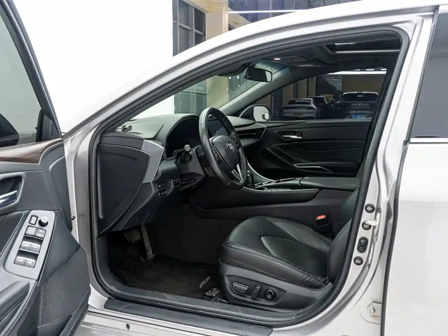 Toyota Avalon 2023 2.0L Premium Selection фото 16