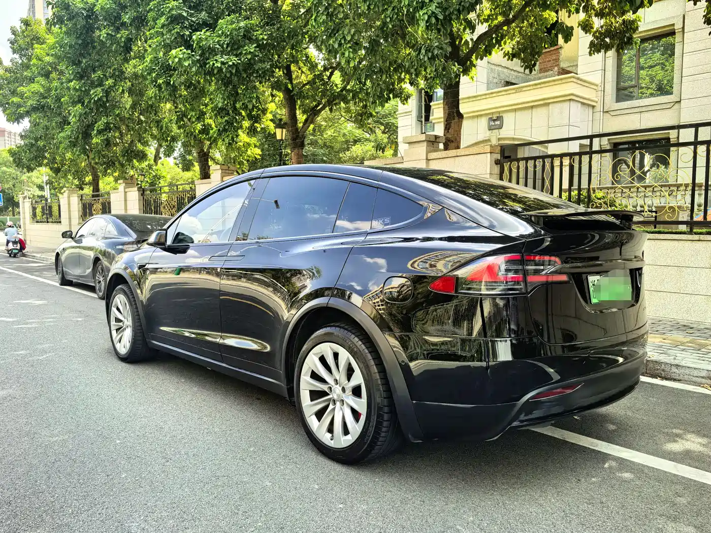 TESLA MODEL X