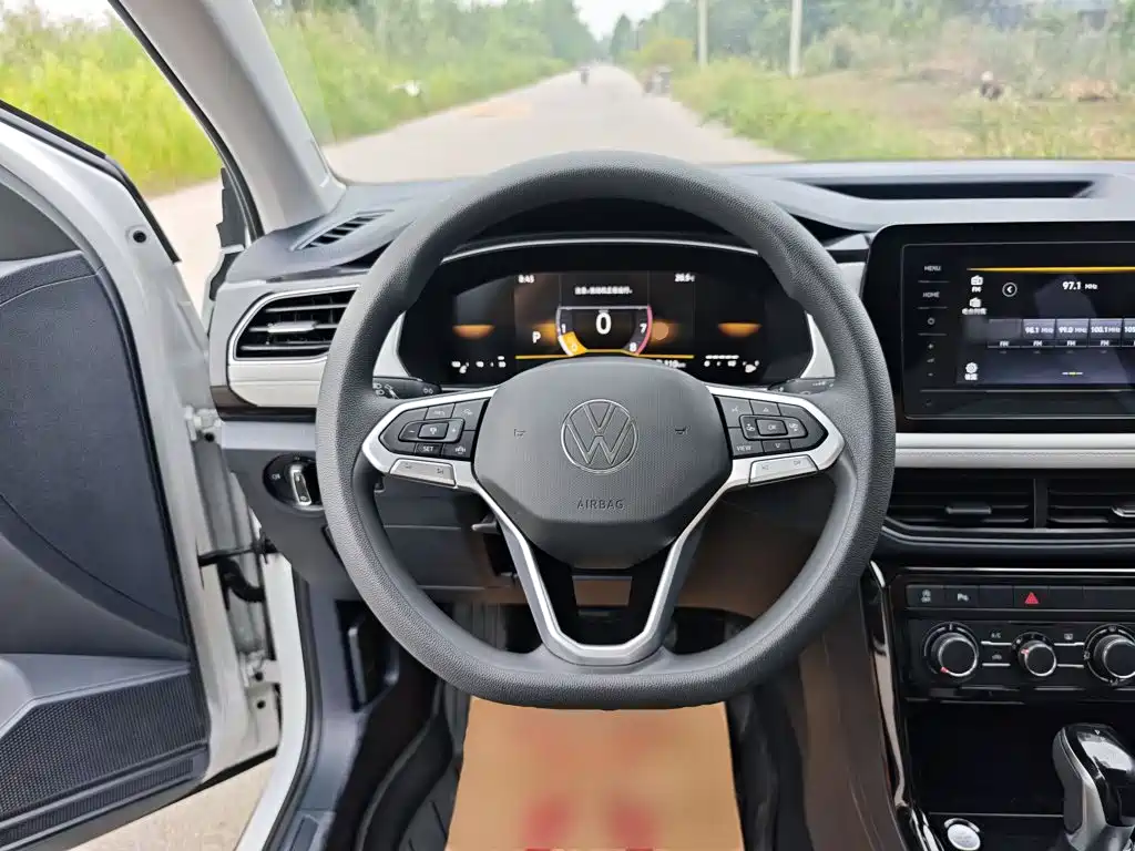 Volkswagen Tharu, миниатюра 11
