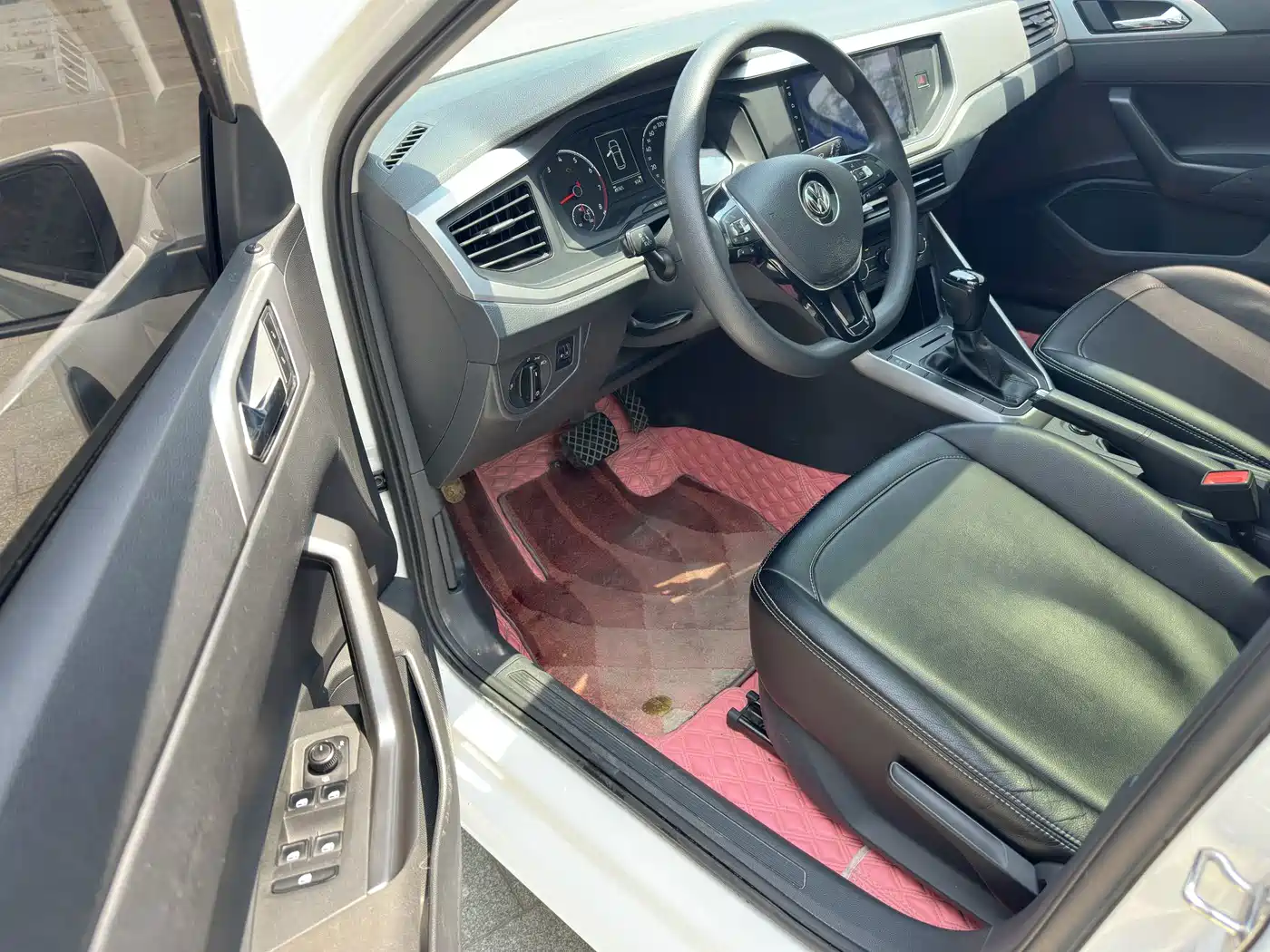 Volkswagen Polo 2019 Plus 1.5L Automatic Colorful Tech Edition фото 5