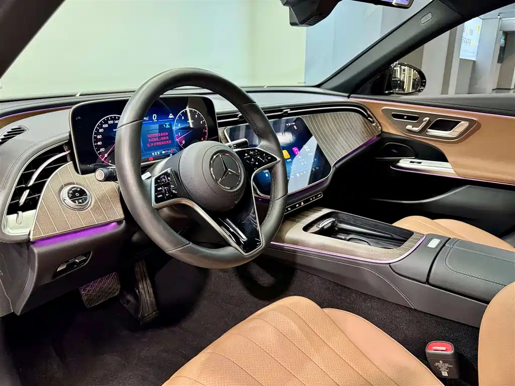 Mercedes-Benz E-Class 2024 E 300 L Fashion фото 26