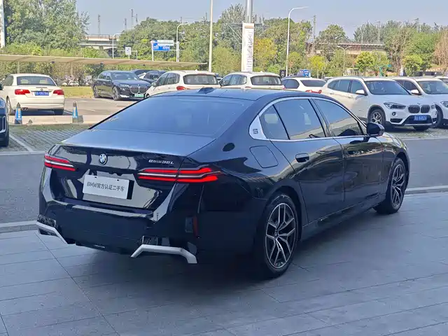 BMW i5 2024 eDrive 35L Premium Model M Sport Package — фото 5