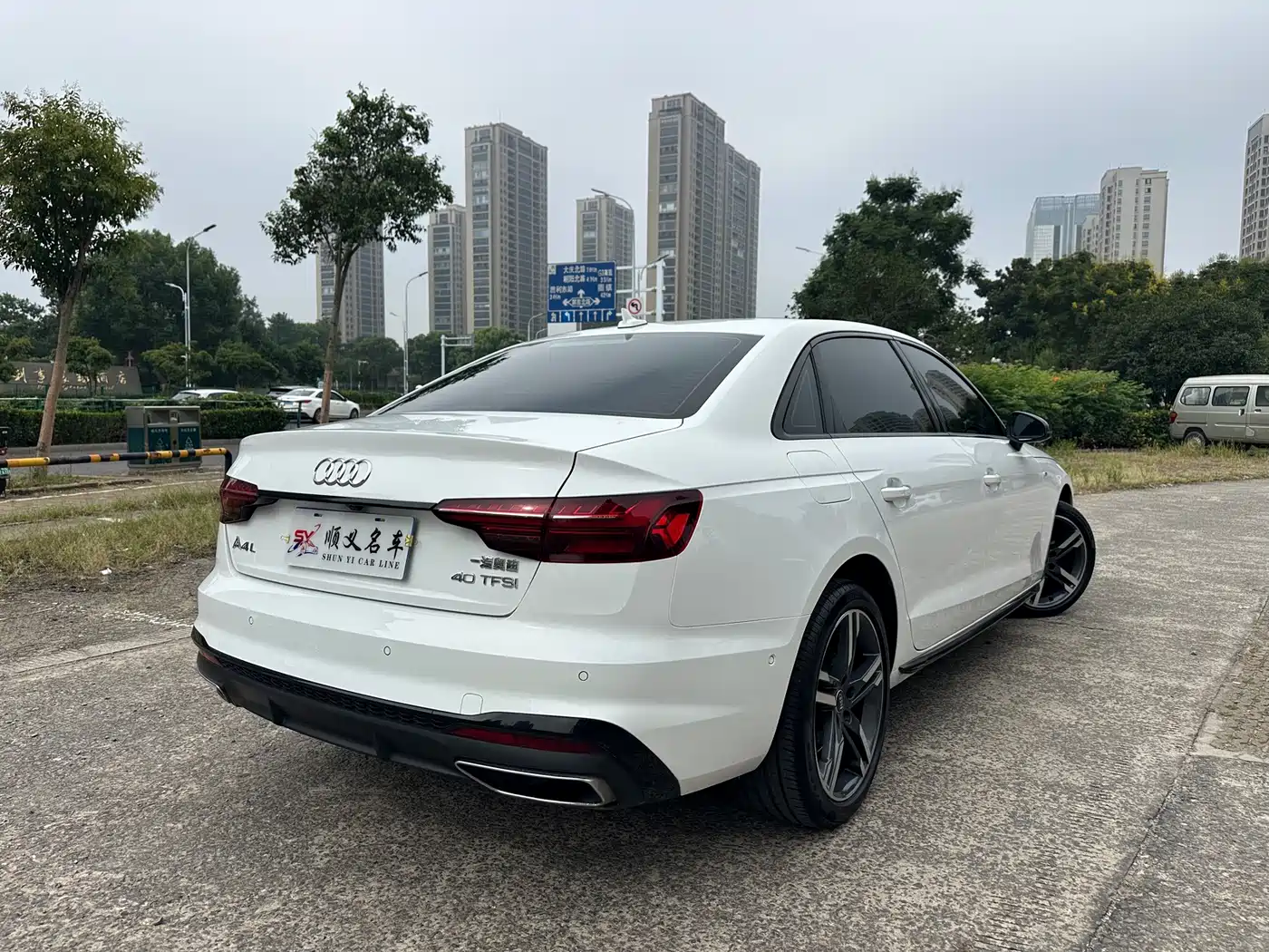 Фото 5 - Audi A4L