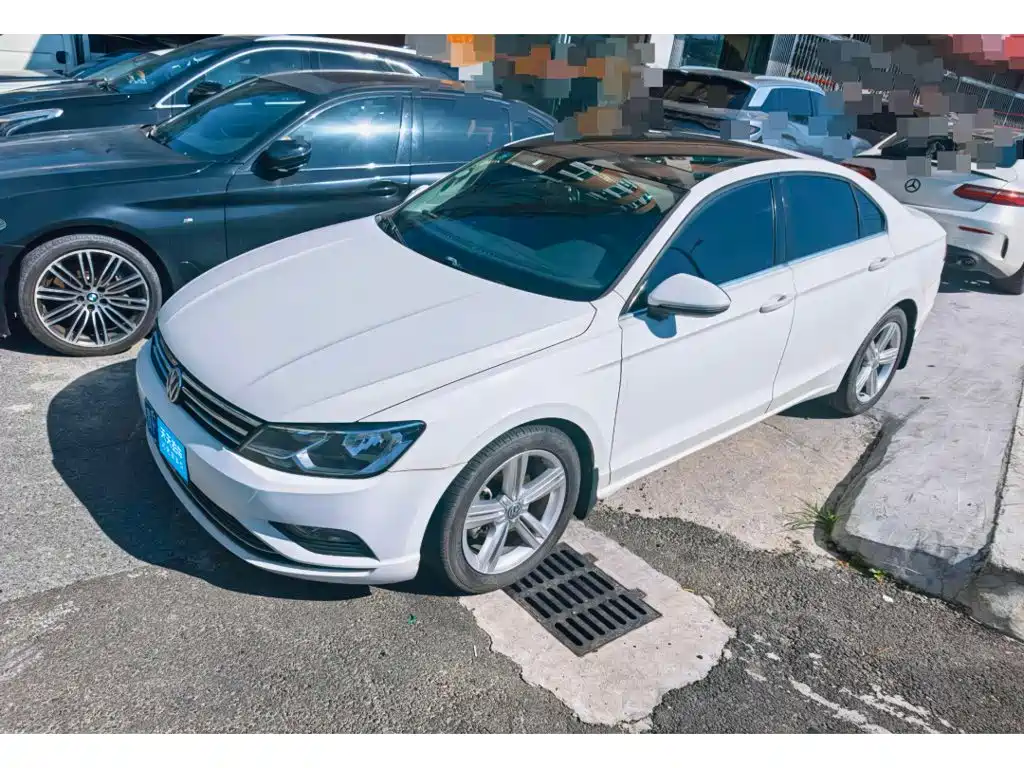 Photo 1 - Volkswagen Lamando