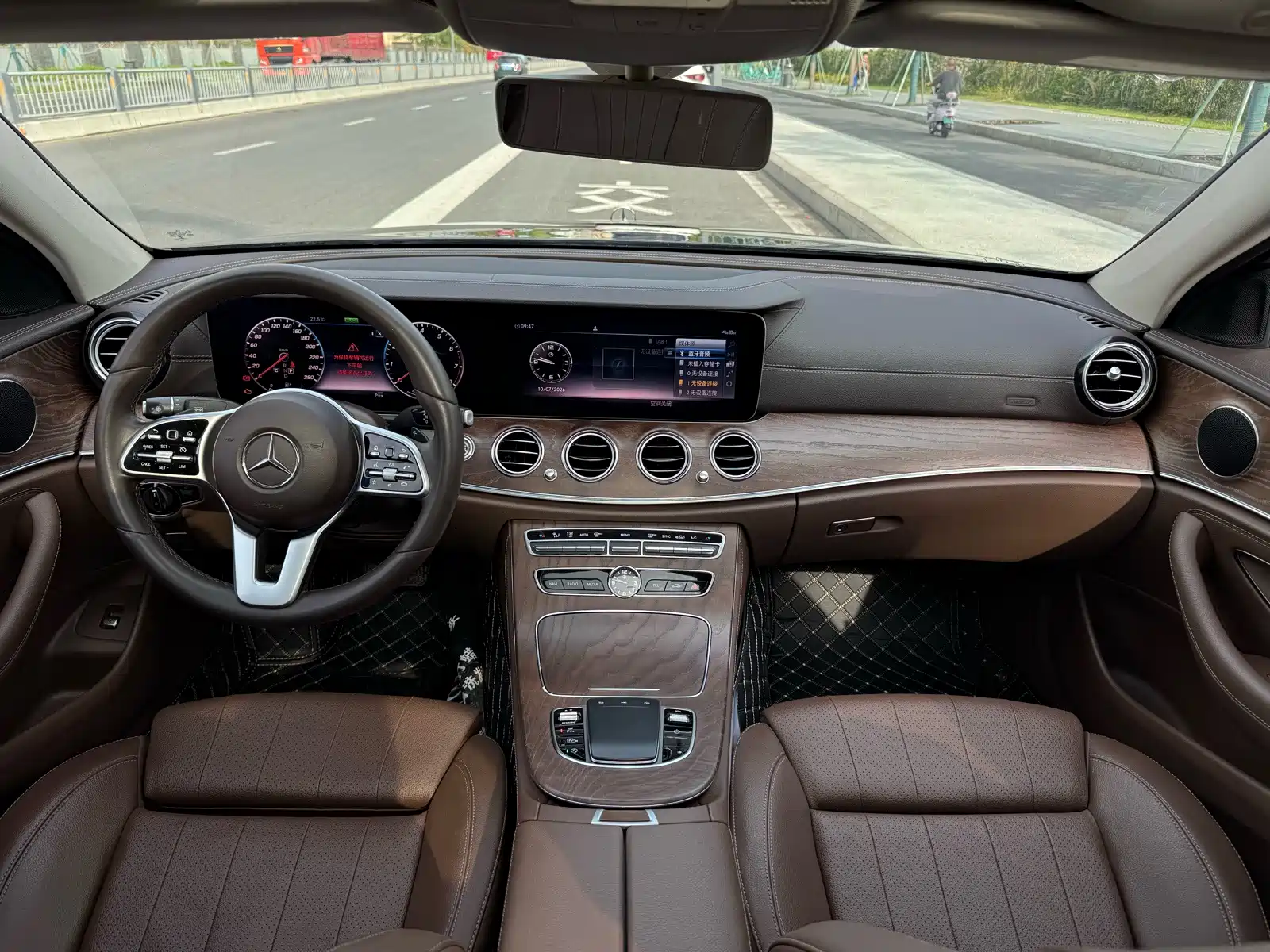 Фото 5 - Mercedes-Benz E-Class