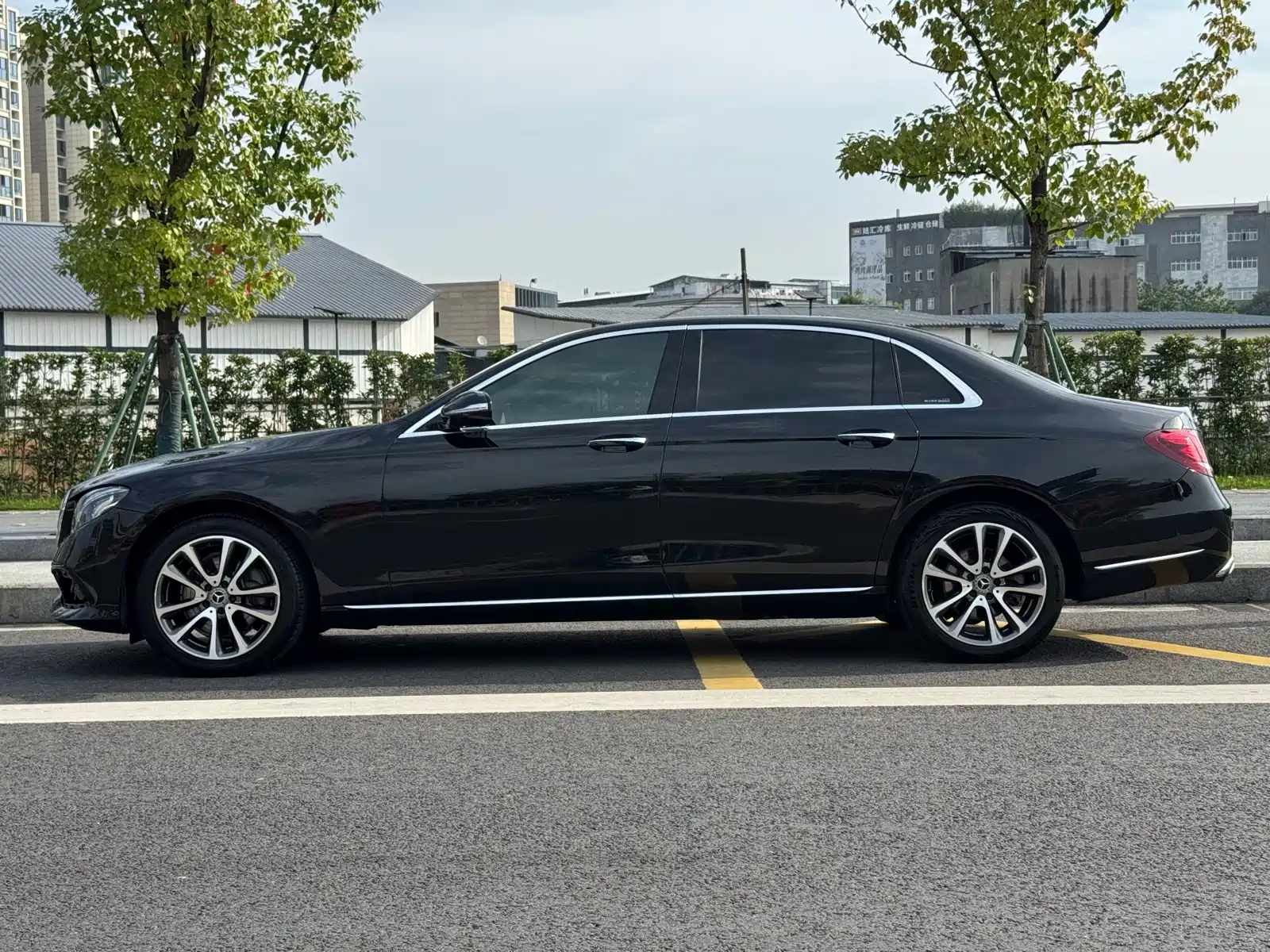 Фото 15 - Mercedes-Benz E-Class