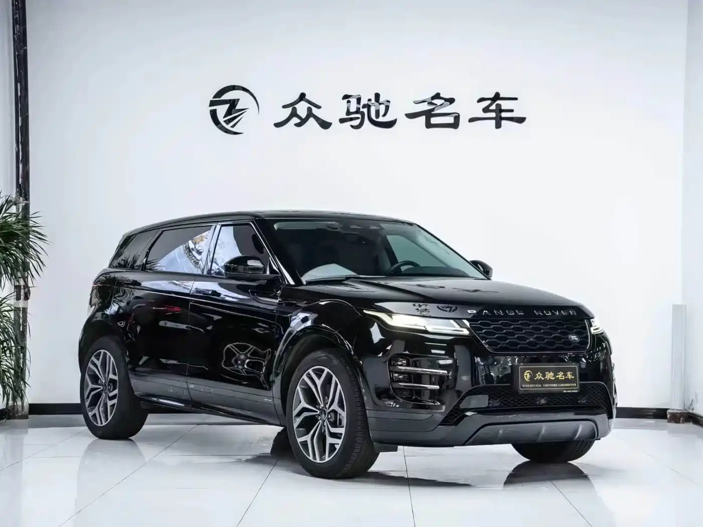 Land Rover Range Rover Evoque 2021 Range Rover Evoque L 249PS R-Dynamic S Performance Edition фото 3