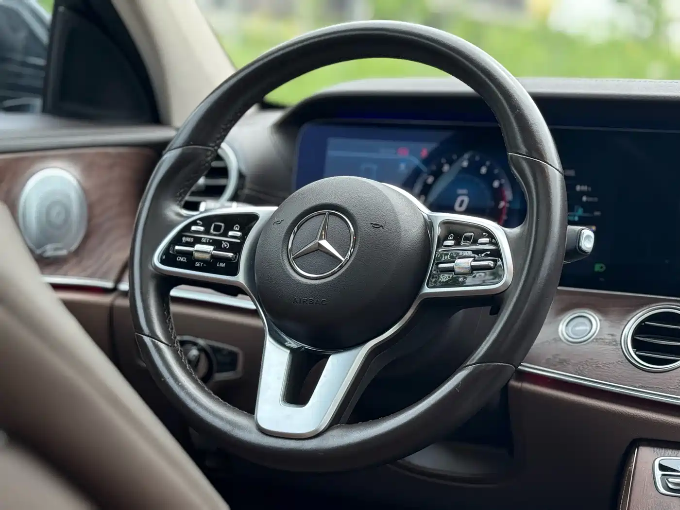 Mercedes-Benz E-Class 2020 E 300 L Luxury Model фото 9