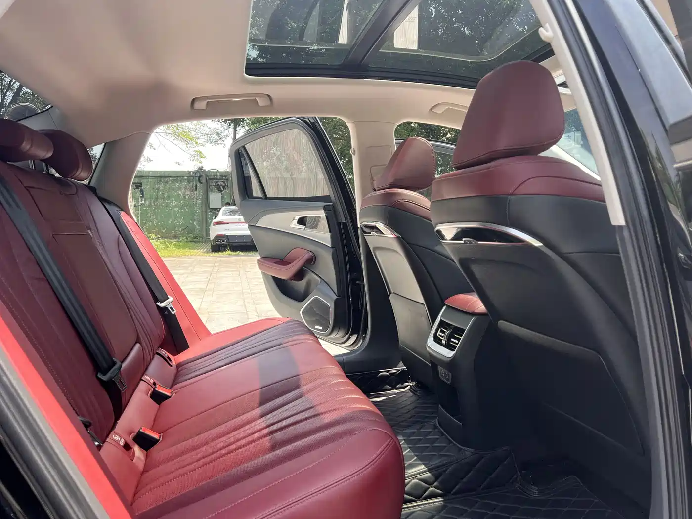 Hongqi H5 2024 2.0T Automatic Smart Connect Flag Smooth Edition фото 8