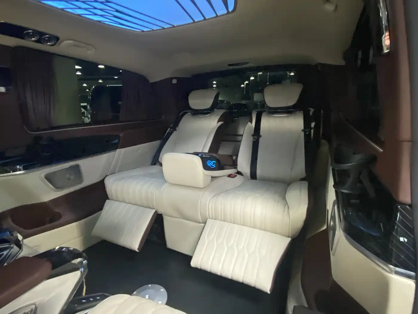 Mercedes-Benz V-Class 2022 V 260 L Long Wheelbase Luxury Edition фото 16