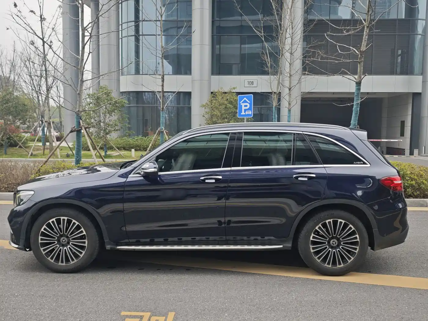 Mercedes-Benz GLC 2018 GLC 260 4MATIC Dynamic фото 4