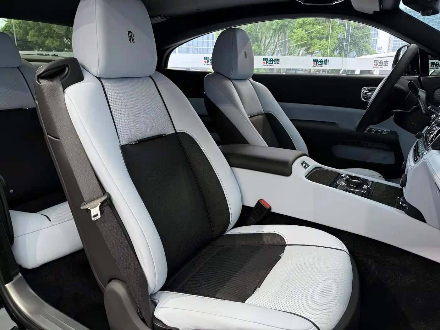 Rolls-Royce Wraith 2018 6.6T Black Badge фото 8
