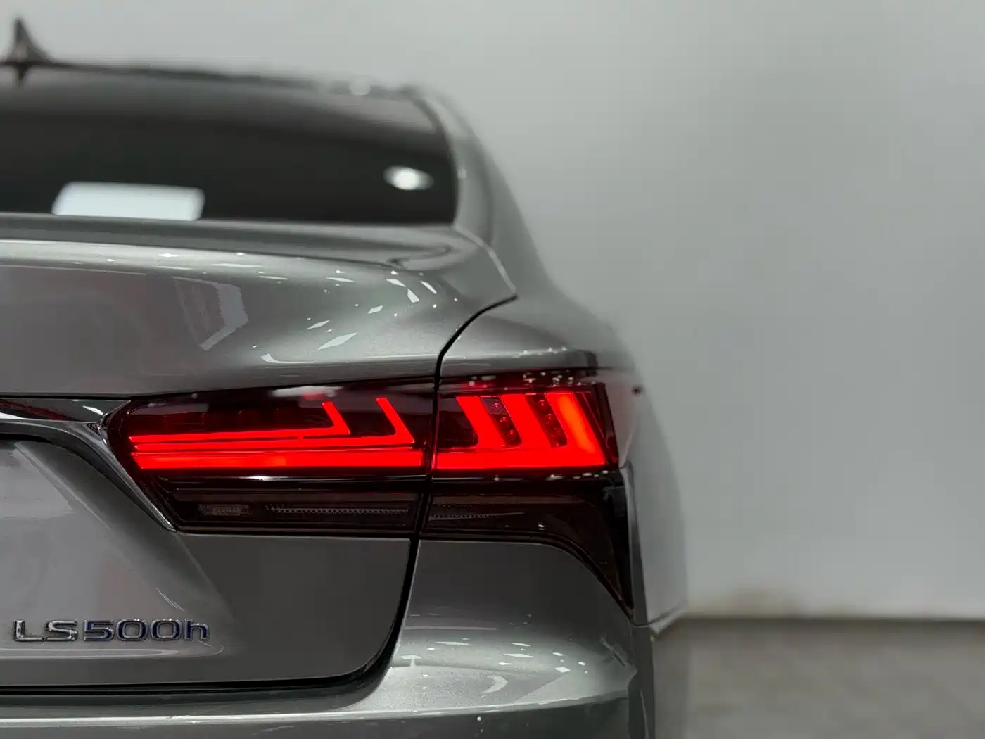Lexus LS 2021 500h Excellence Edition фото 16