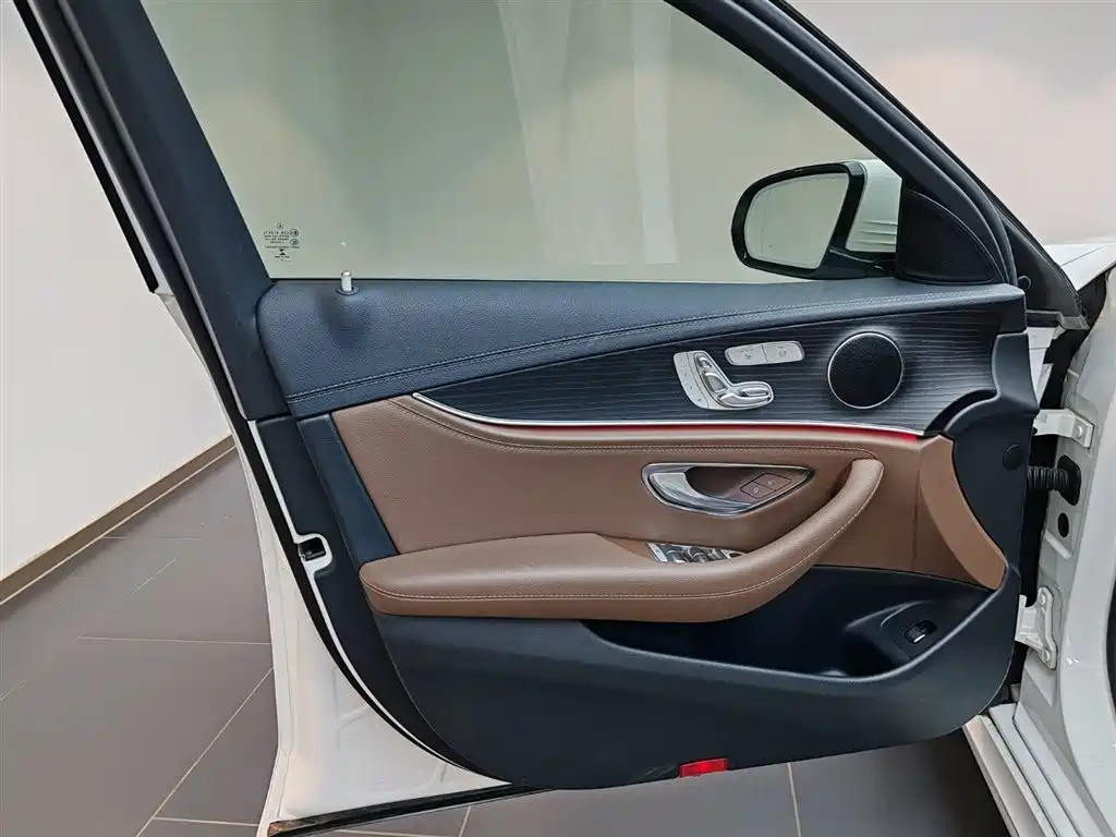 Mercedes-Benz E-Class 2019 E 300 L Sport Fashion фото 16