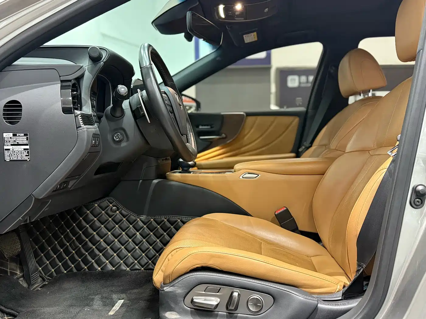 Lexus LS 2021 500h Excellence Edition фото 4