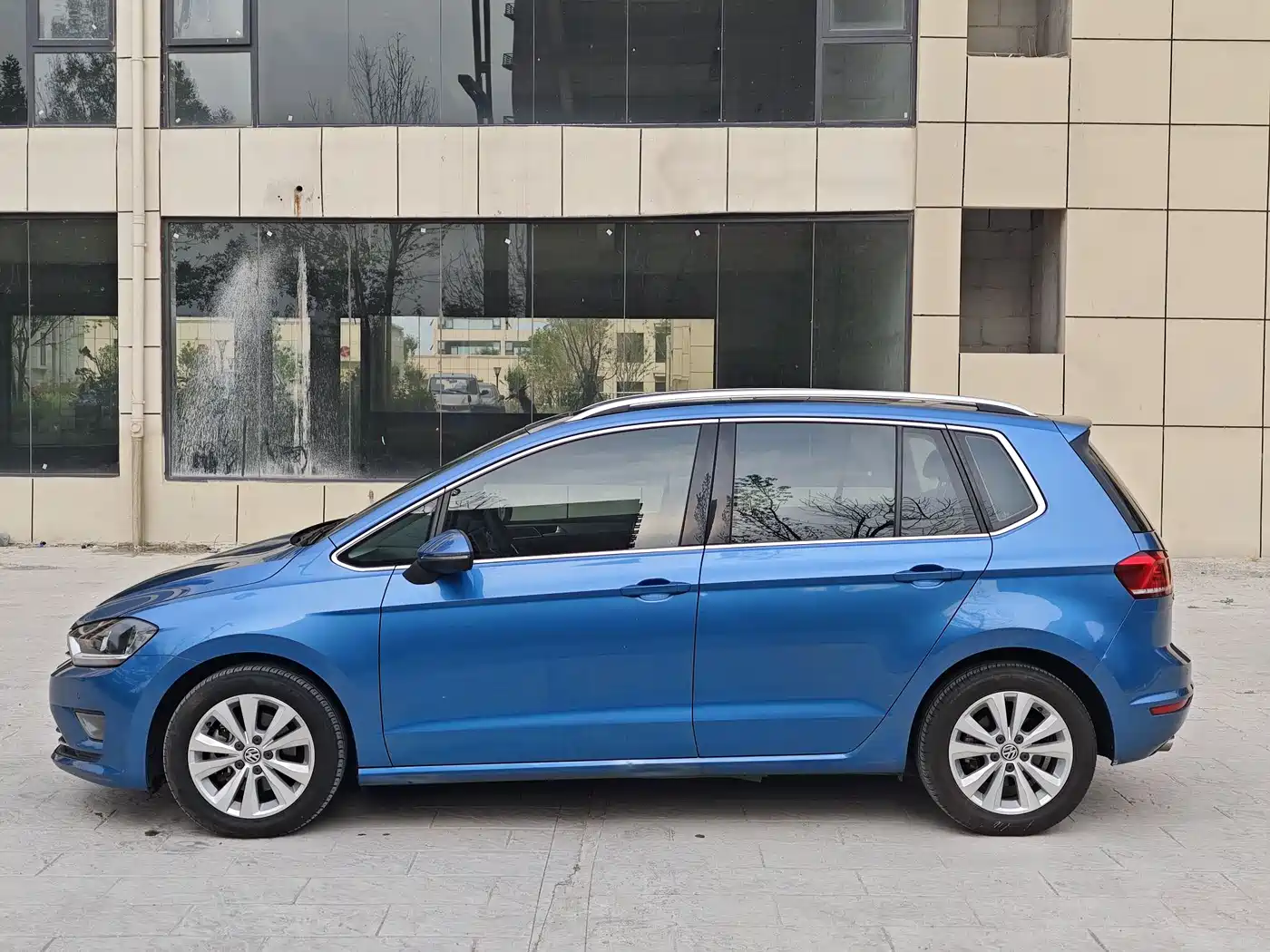 Volkswagen Golf Sportsvan 2016 230TSI Automatic Progressive фото 4
