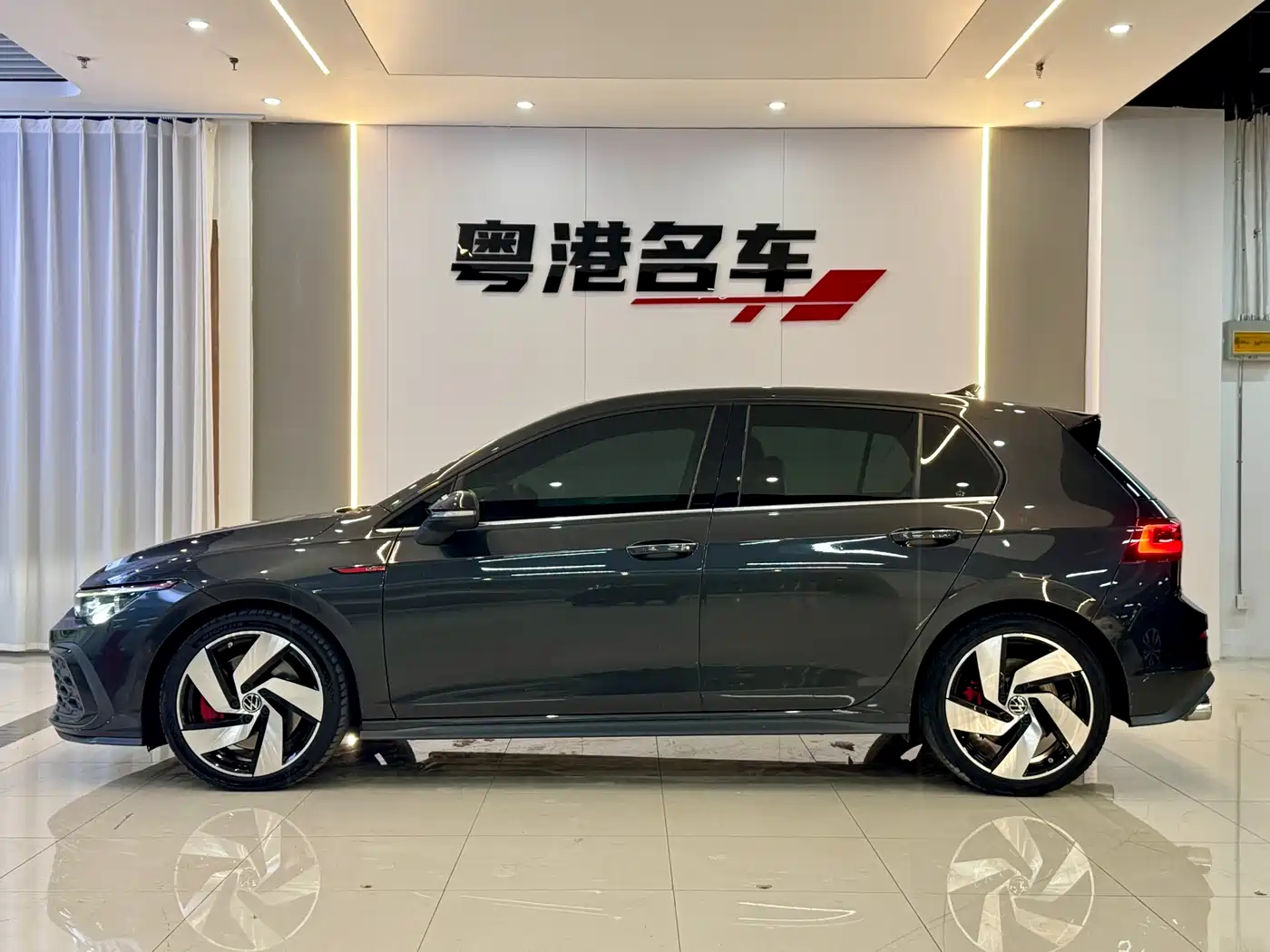 Volkswagen Golf GTI 2021 Facelift 380TSI DSG GTI фото 2