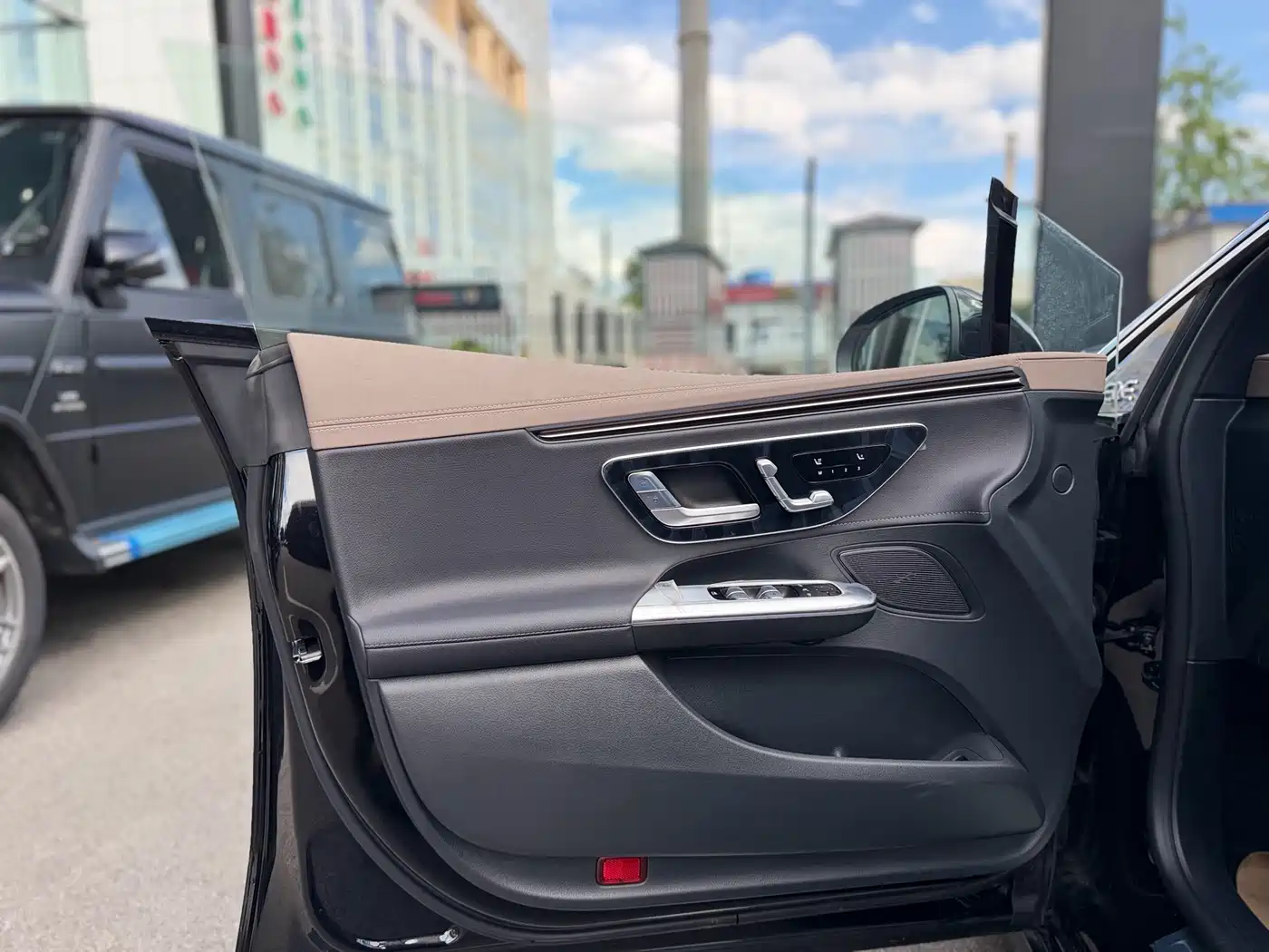 Mercedes-Benz EQE 2025 Model 500 4MATIC Luxury Edition фото 12