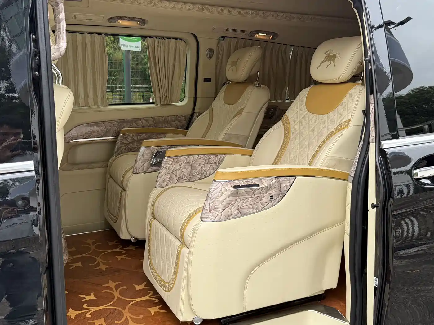 Mercedes-Benz V-Class 2018 V 260 L Premium Long Wheelbase Edition China VI фото 8
