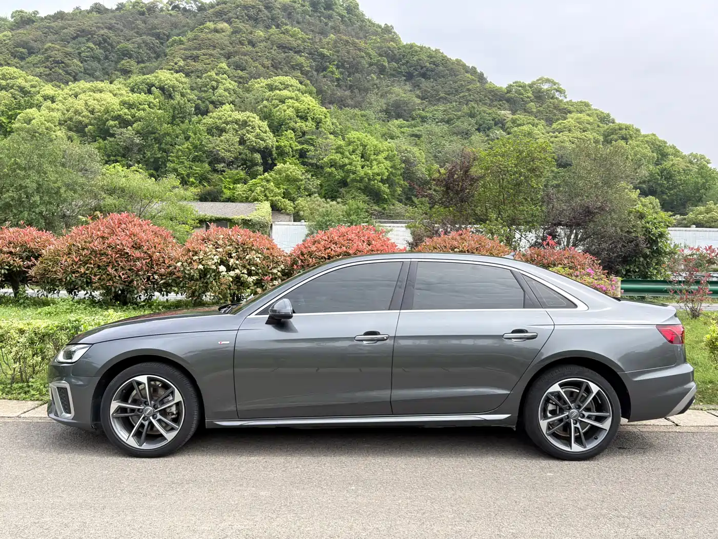 Audi A4L 2020 40 TFSI Fashion Dynamic Edition фото 3