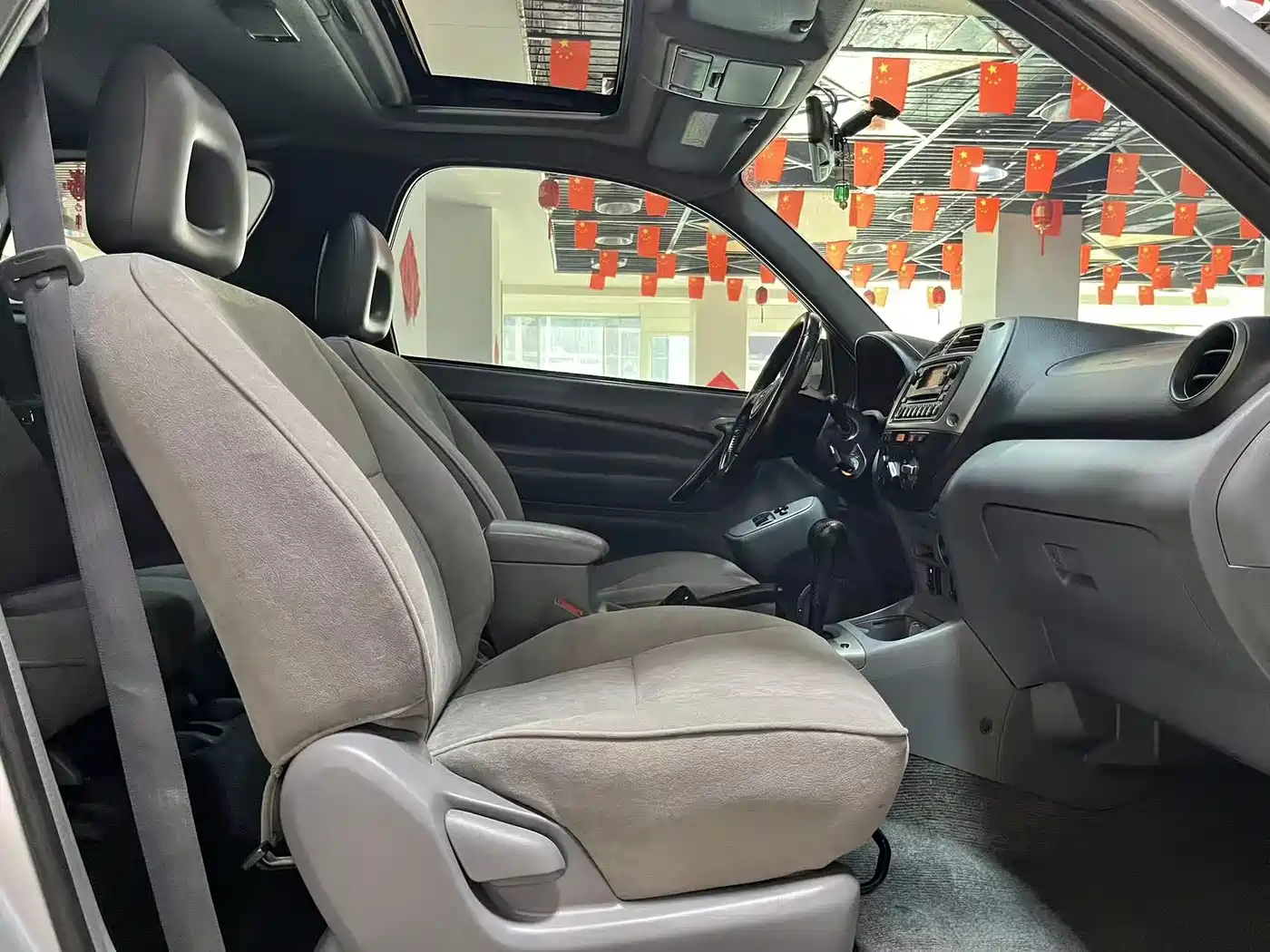 Toyota RAV4 (Import) 2004 Model 2.0 3-Door фото 12