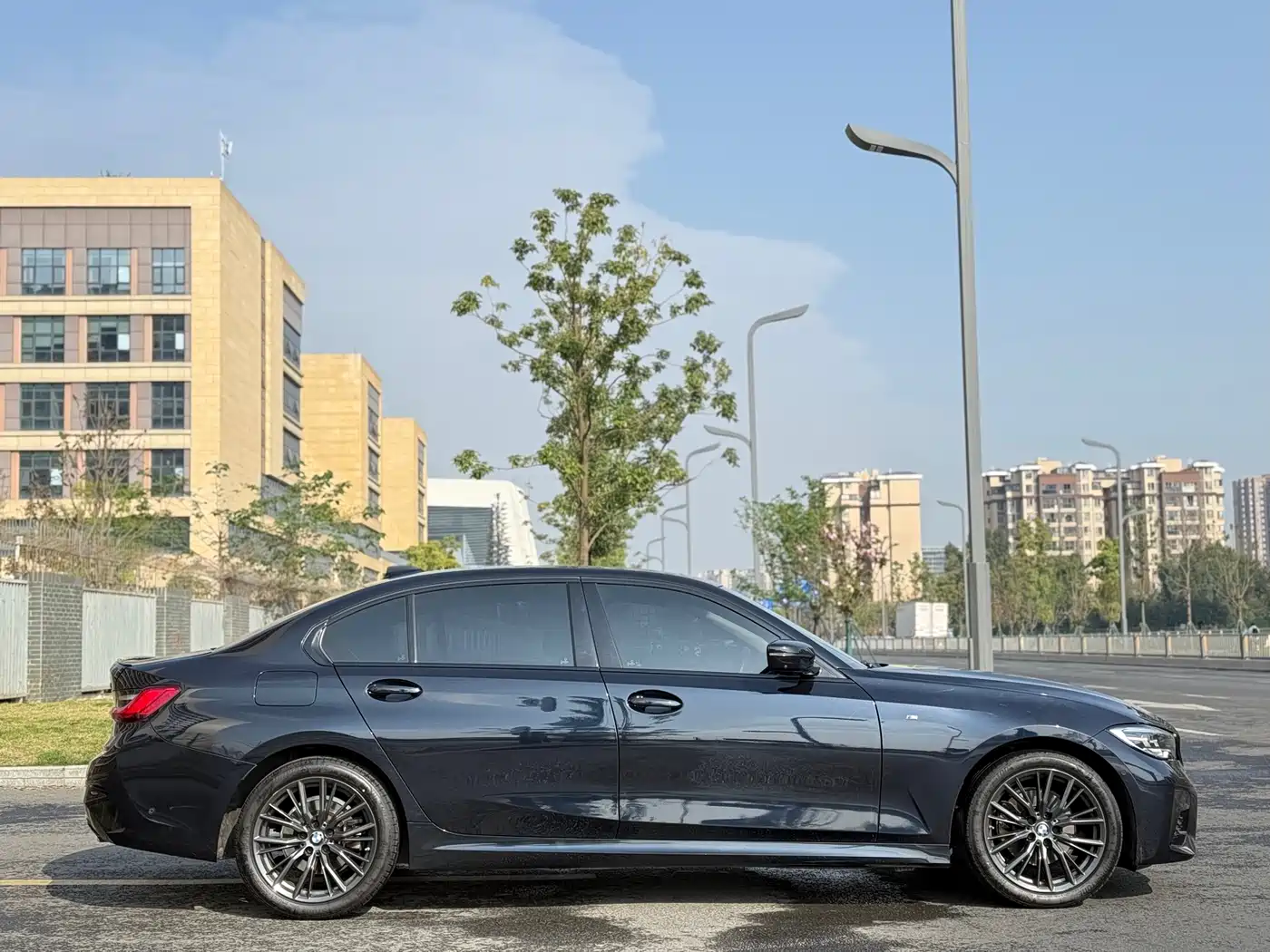 BMW 3 Series 2022 325Li M Sport Shadow Edition фото 4