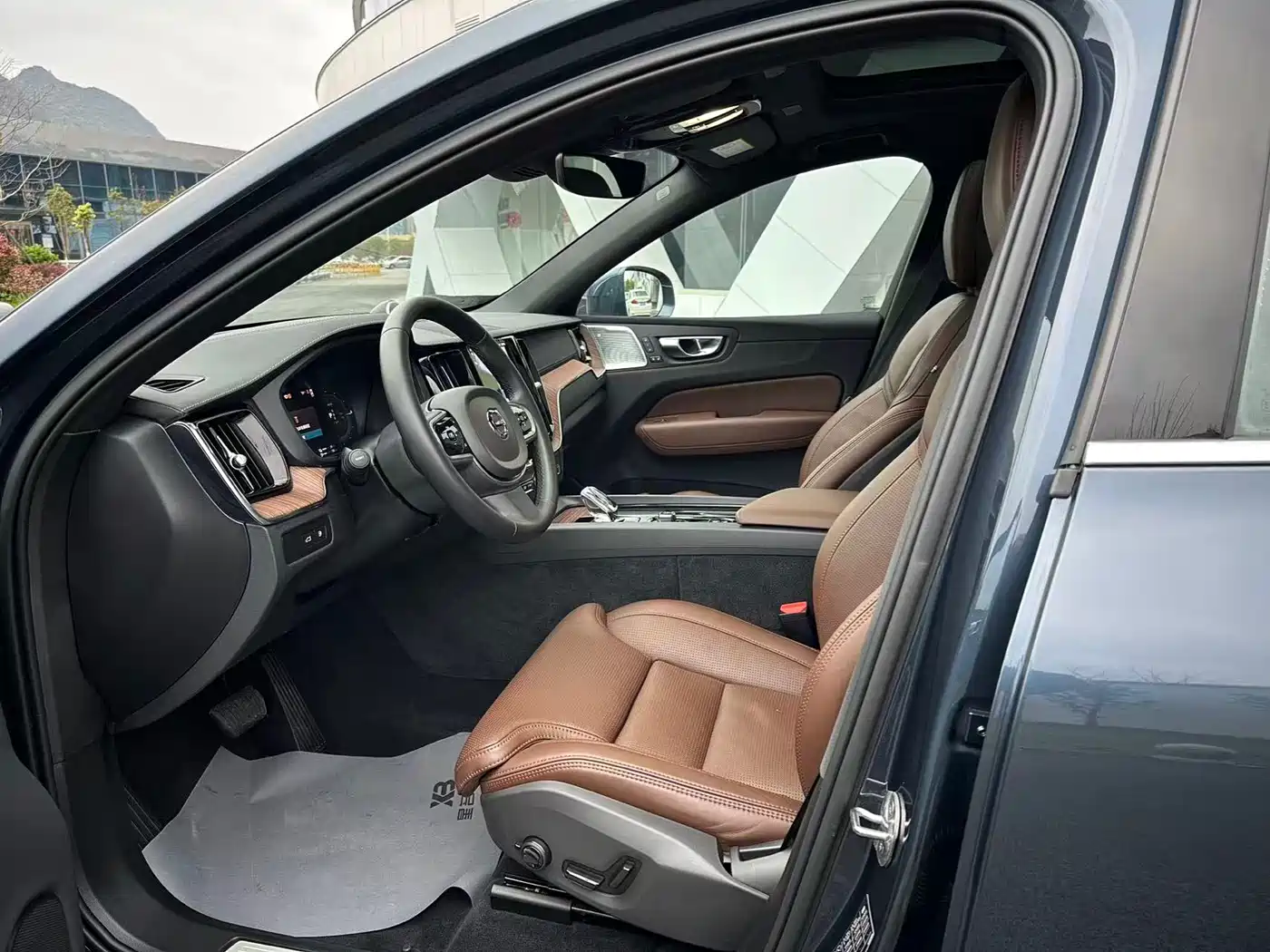 VOLVO XC60 PLUG IN HYBRID