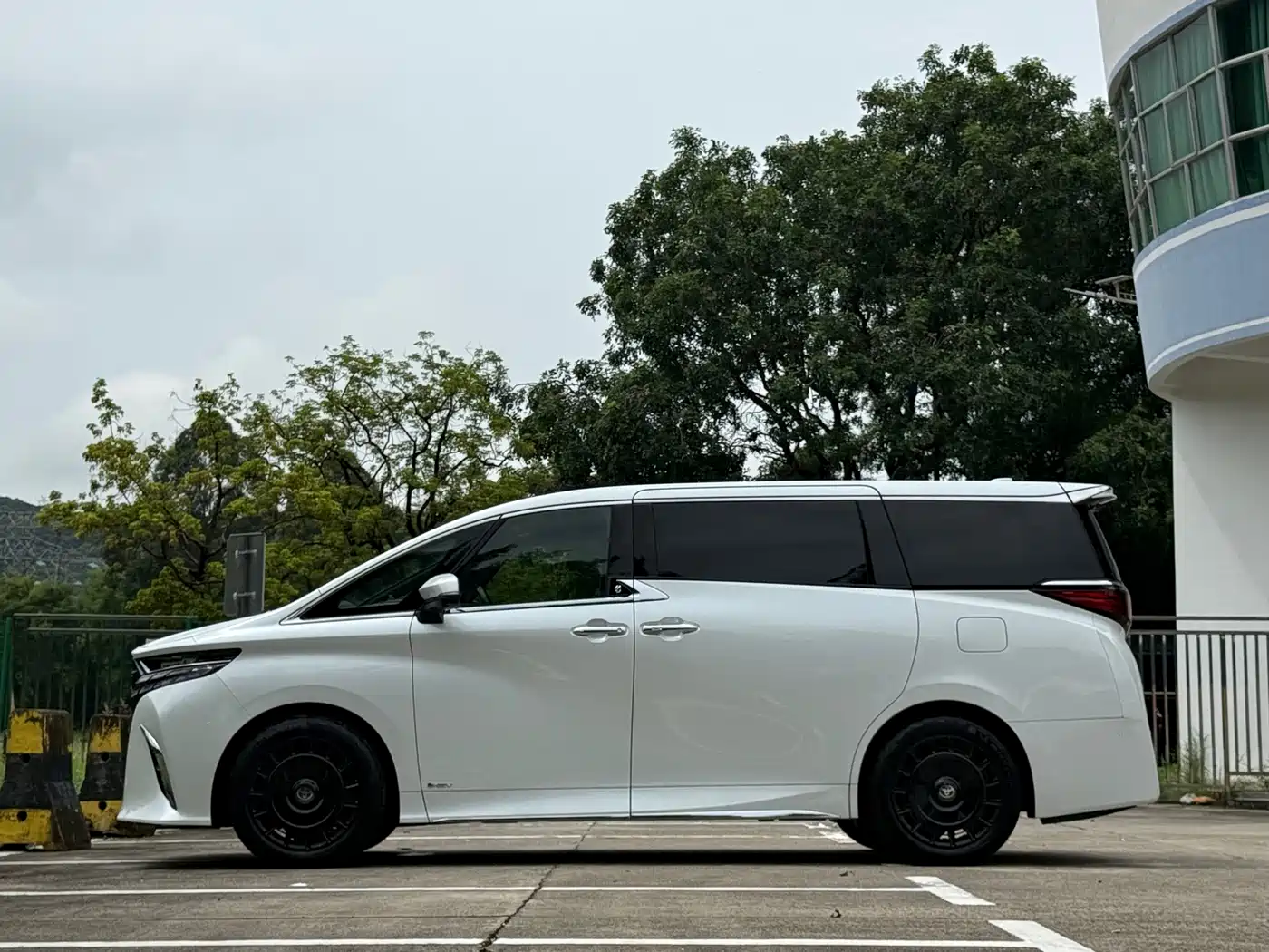 Toyota Alphard 2026 2024 Hybrid 2.5L Ultimate Enjoyment Edition