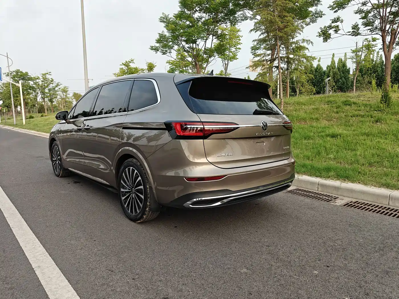 Volkswagen Viloran 2020 380TSI Premium фото 6