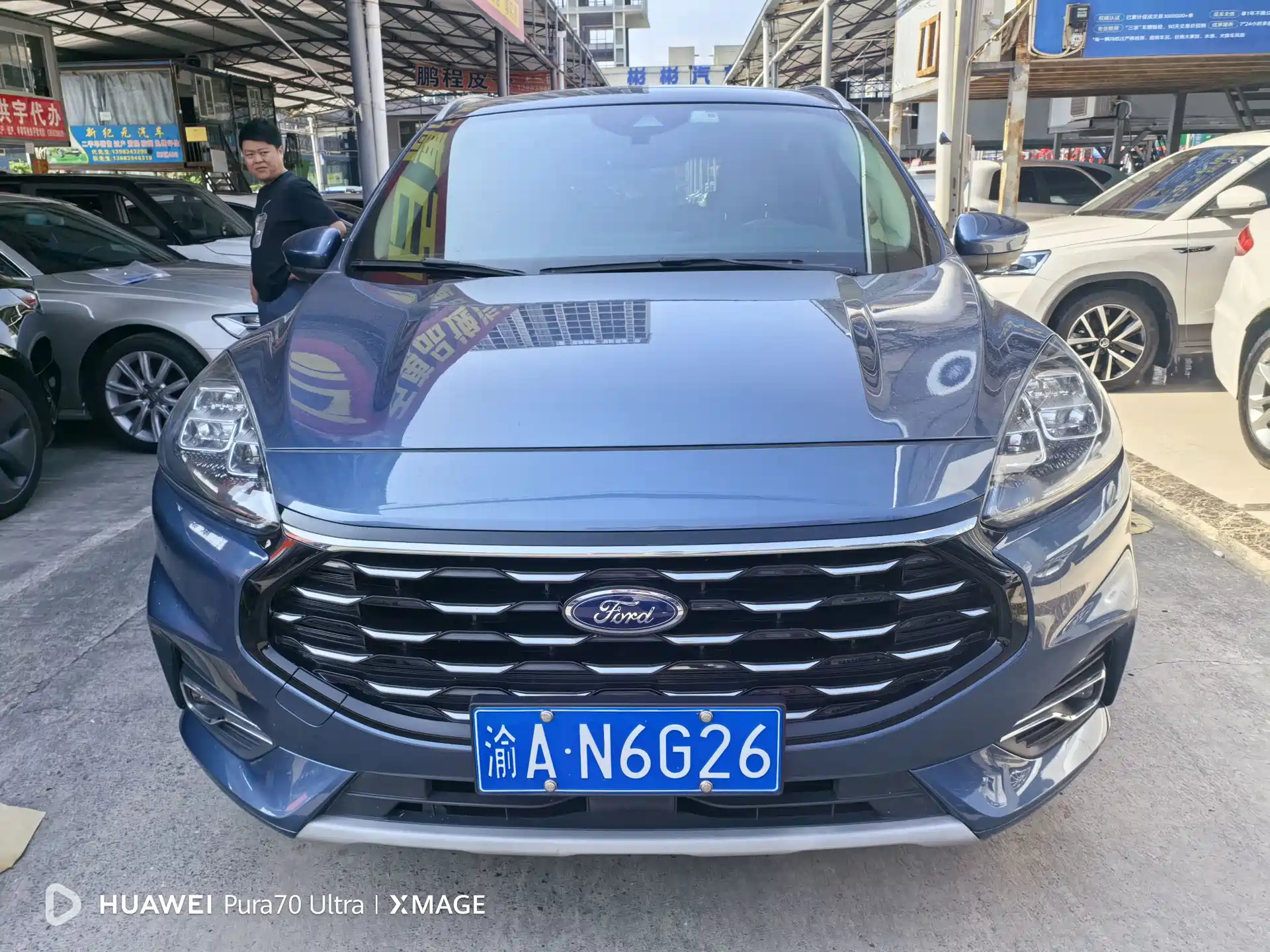 Photo 2 - Ford Escape