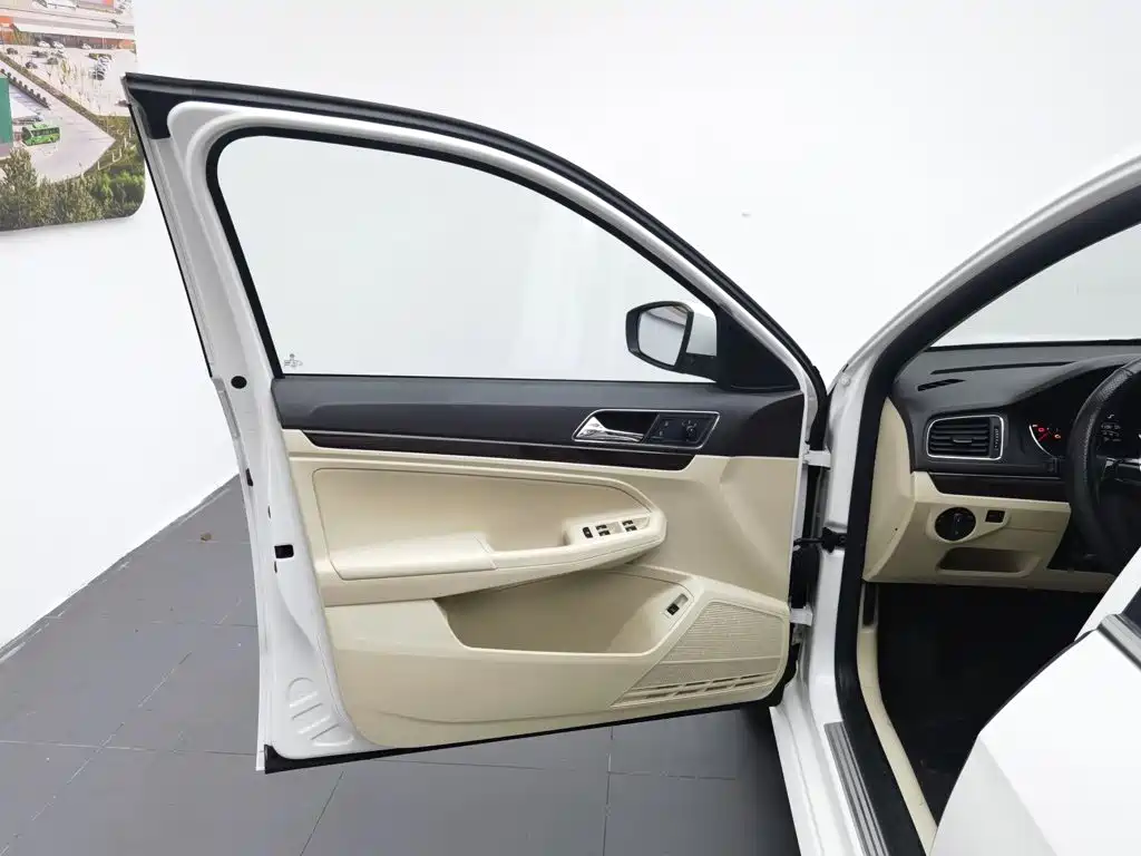 صورة 8 - Volkswagen Lavida